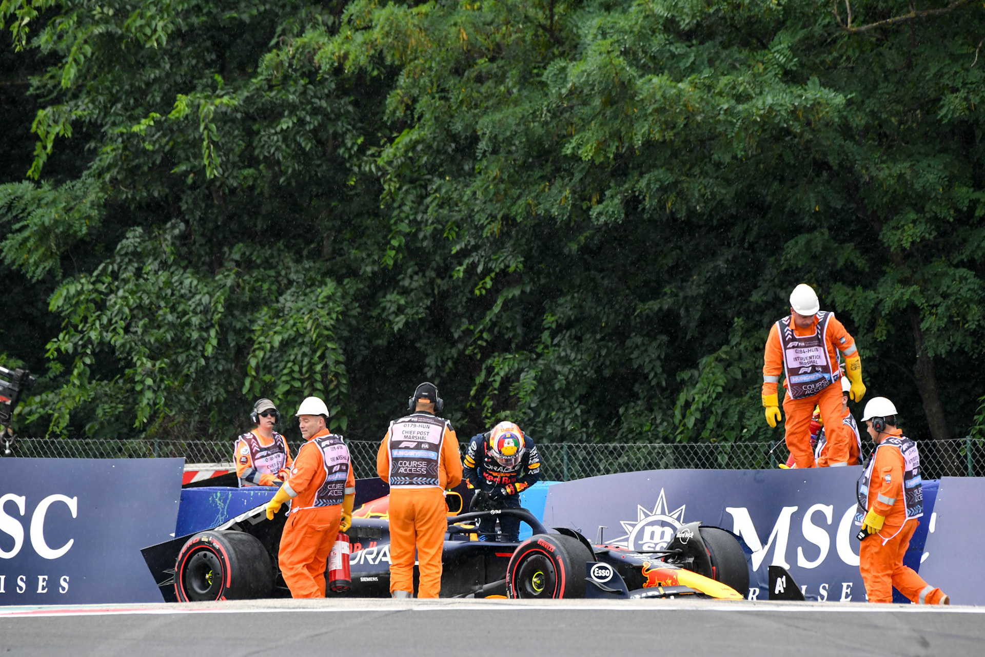 Sergio Perez #11, Oracle Red Bull Racing crasht im Qualifying;Formel 1 Budapest / Ungarn, 20.07.2024