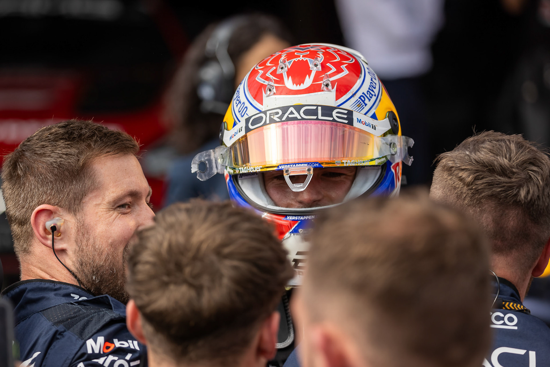 Max Verstappen #1, Oracle Red Bull Racing bejubelt seinen Sieg in Imola; F1 GP Imola / Italien Sonntag, 19.05.2024