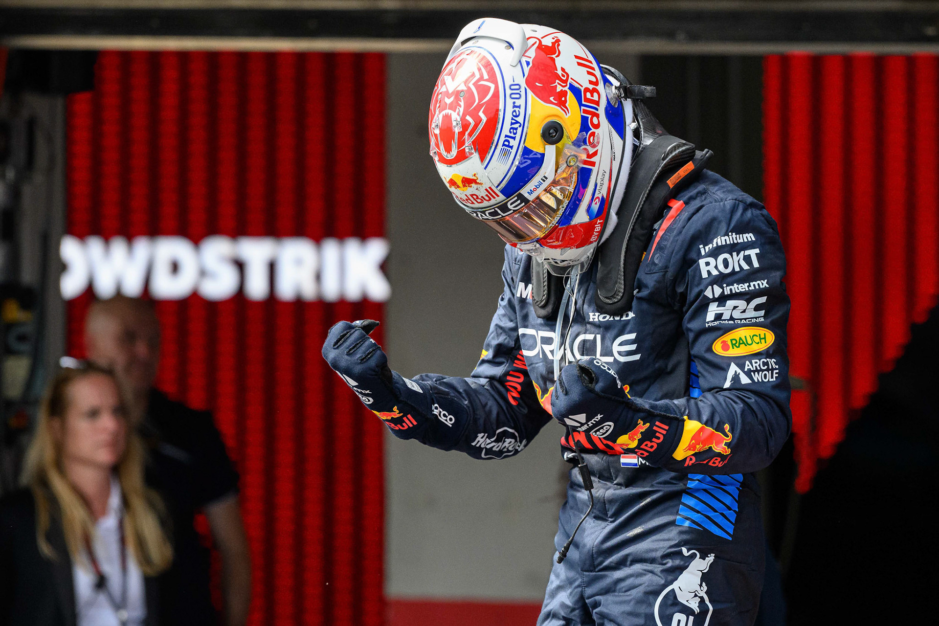 Max Verstappen #1, Oracle Red Bull Racing jubelt über seinen Rennsieg; F1 GP Imola / Italien Sonntag, 19.05.2024