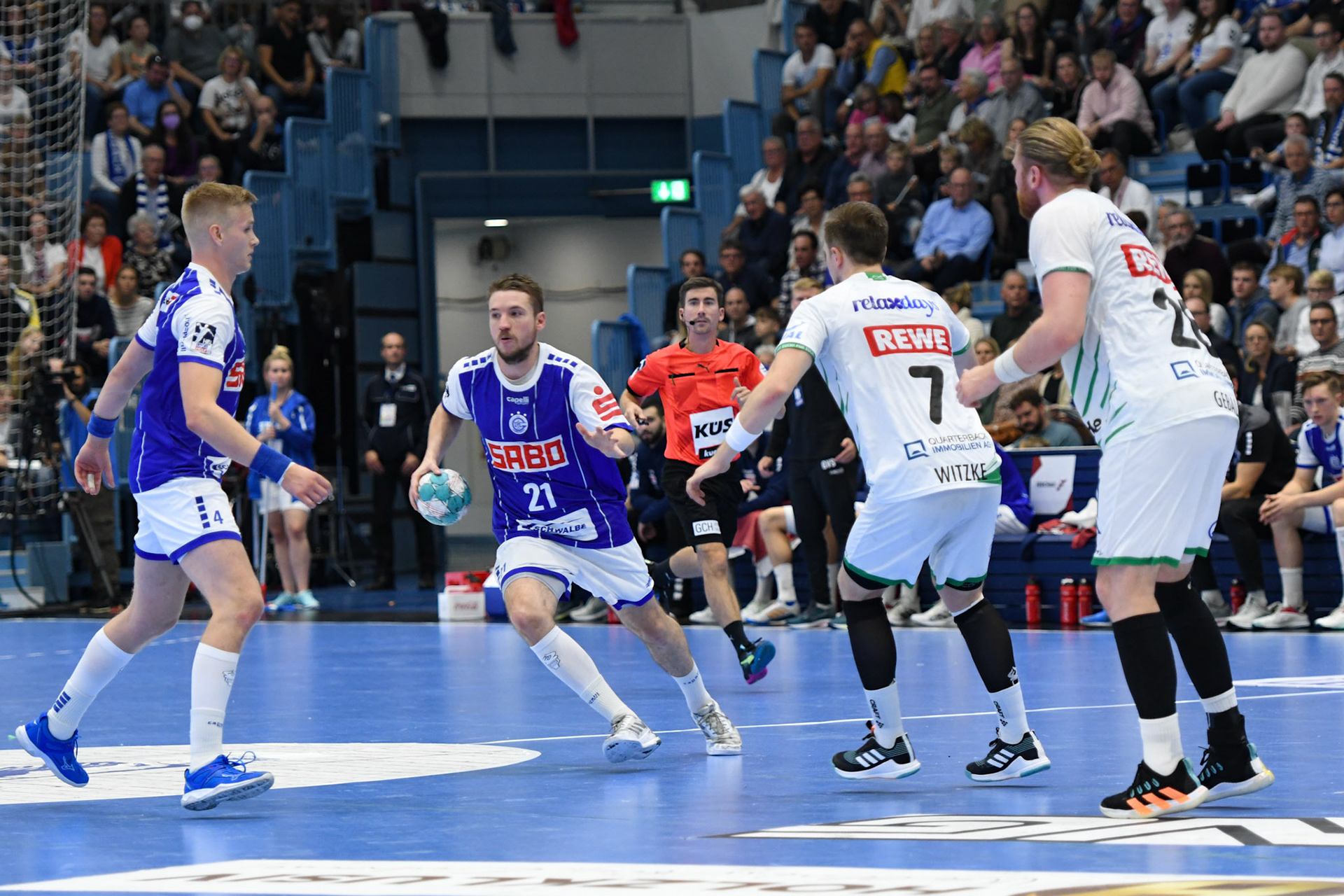 Dominik Mappes #21; Handball Bundesliga; VfL Gummersbach - SCDHFK Leipzig 09.10.2022