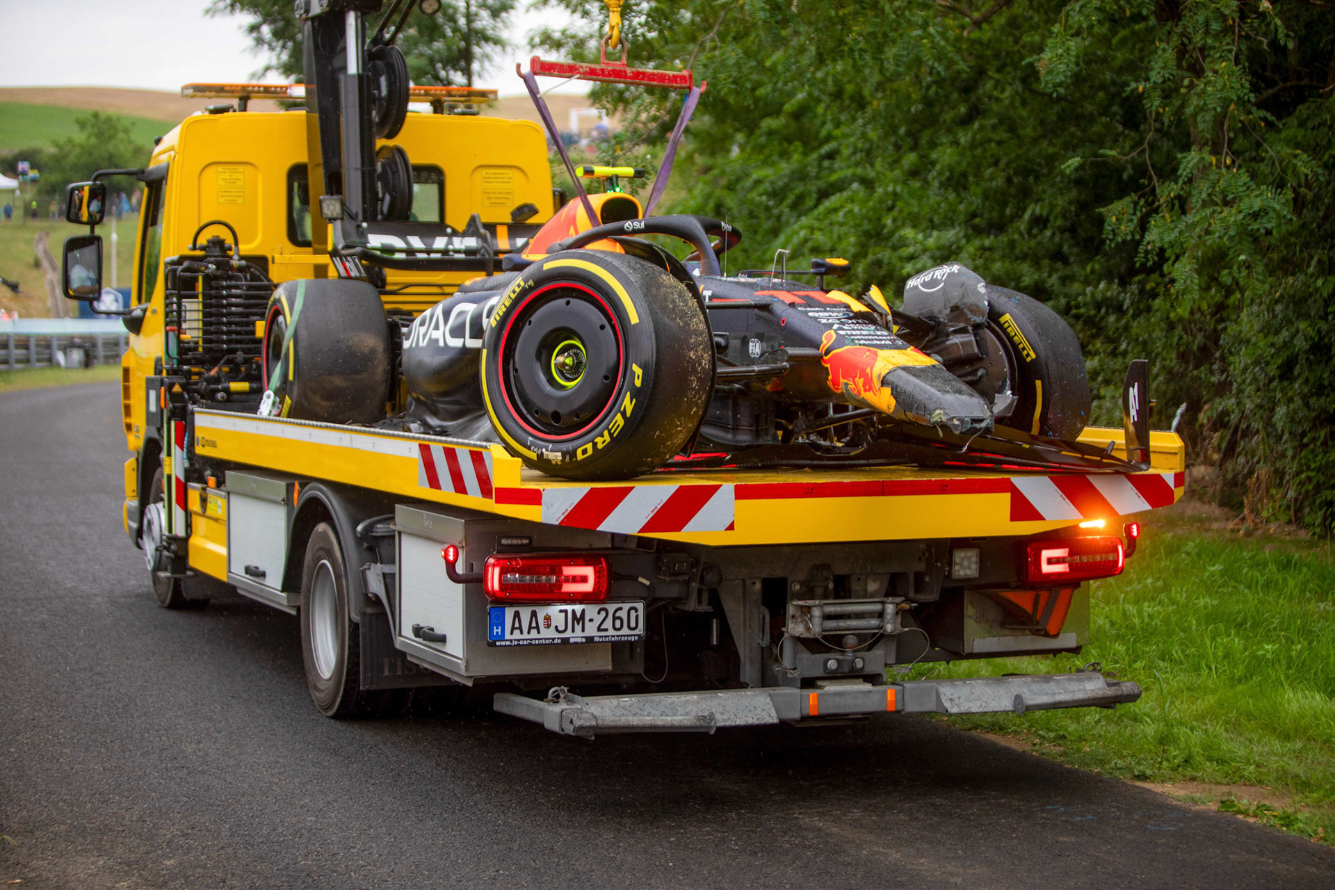 Sergio Perez Crash, Red Bull Racing; Formel 1 GP Budapest / Ungarn. Feitag, 21.07.2023