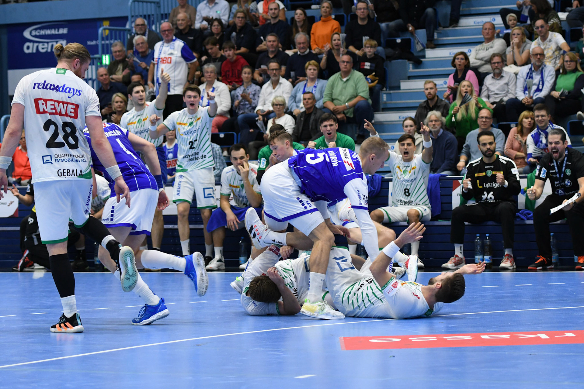 Tilen Kodrin #5; Handball Bundesliga; VfL Gummersbach - SCDHFK Leipzig 09.10.2022