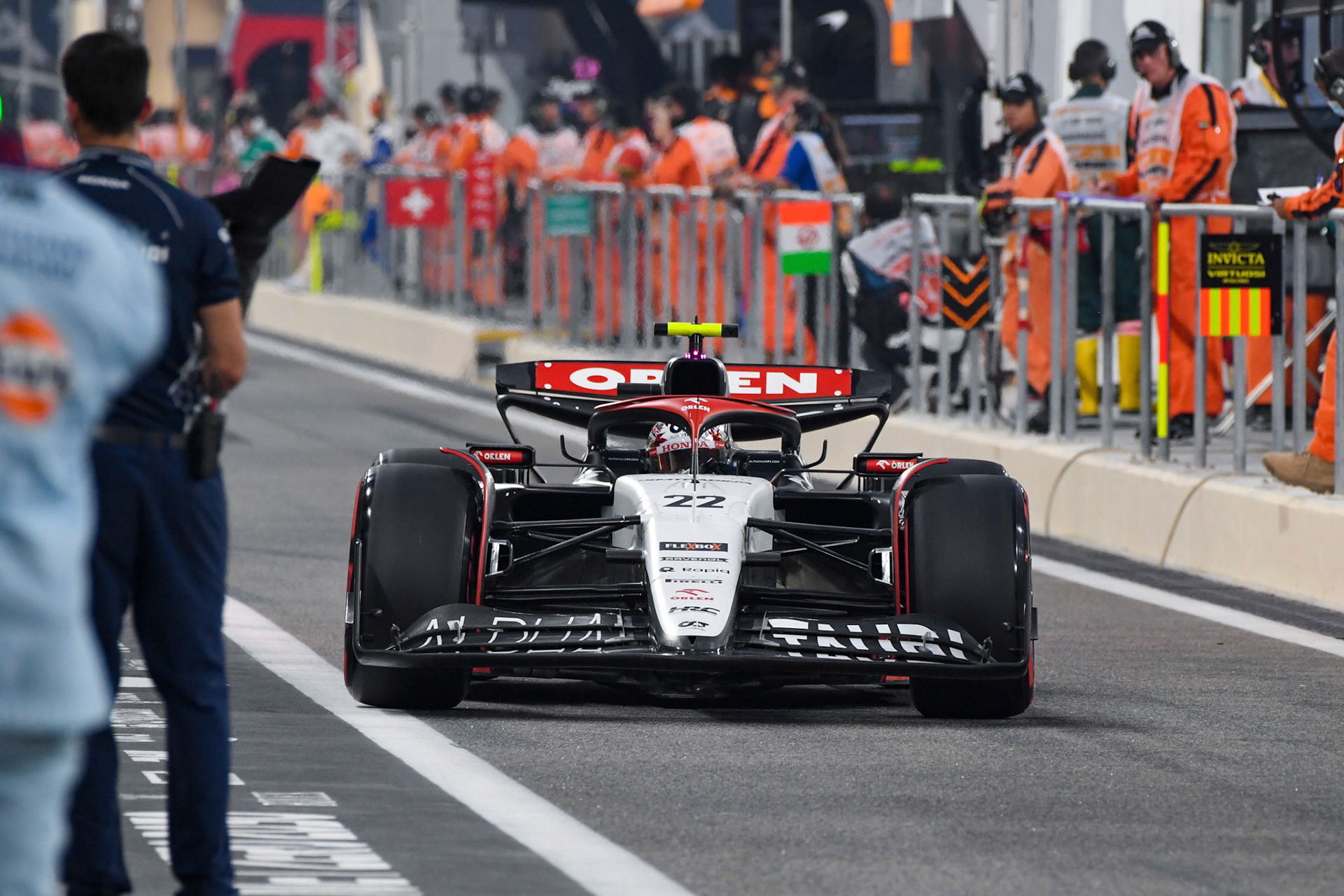 Yuki Tsunoda (JPN) Scuderia Alpha Tauri;Formel 1 GP Abu Dhabi. Freitag 24.11.2023