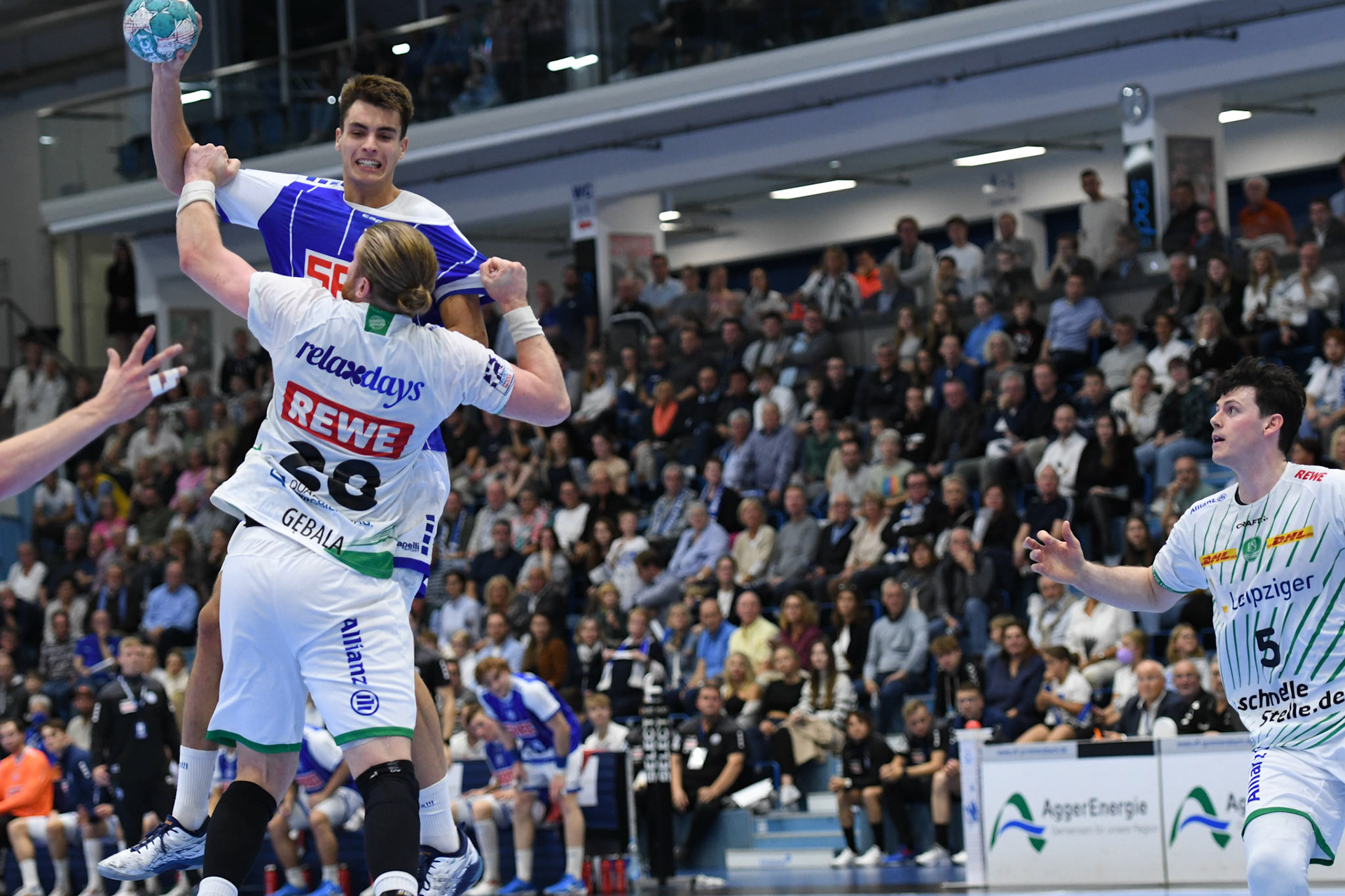 Julian Köster #7; Handball Bundesliga; VfL Gummersbach - SCDHFK Leipzig 09.10.2022