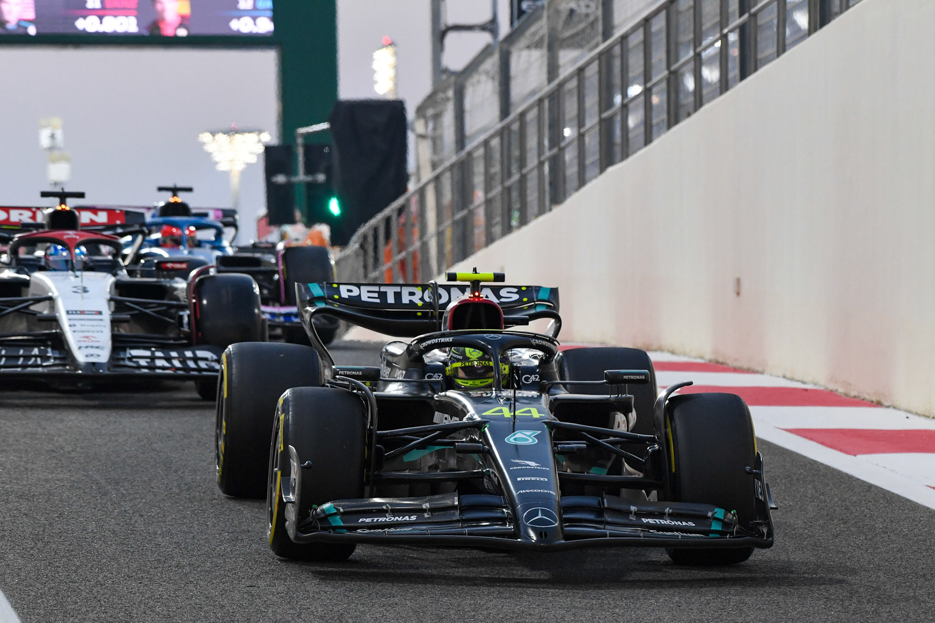 Lewis Hamilton (GBR) Mercedes AMG F1 Team; Formel 1 GP Abu Dhabi. Freitag 24.11.2023