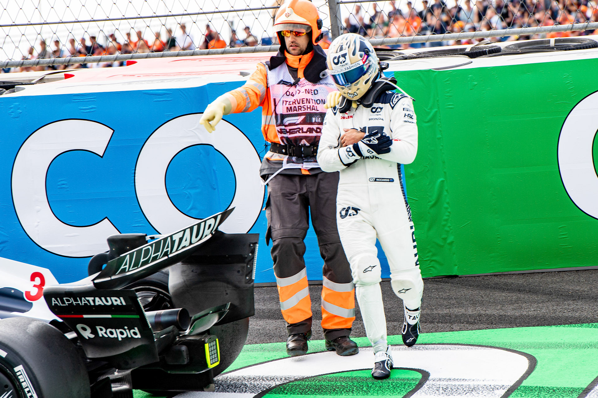 Unfall zwischen Daniel Ricciardo und Oscar Piastri in FP2; Formel 1 GP Holland / Zandvoort. Freitag, 25.08.2023