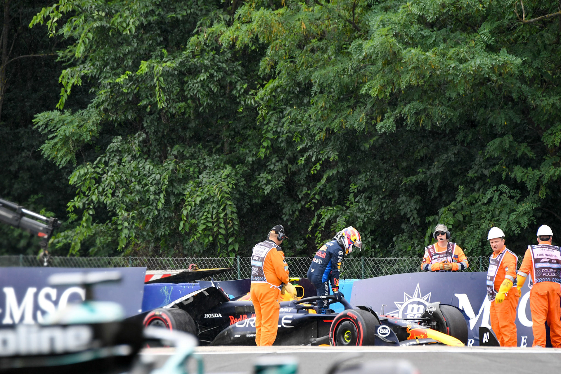 Sergio Perez #11, Oracle Red Bull Racing crasht im Qualifying;Formel 1 Budapest / Ungarn, 20.07.2024