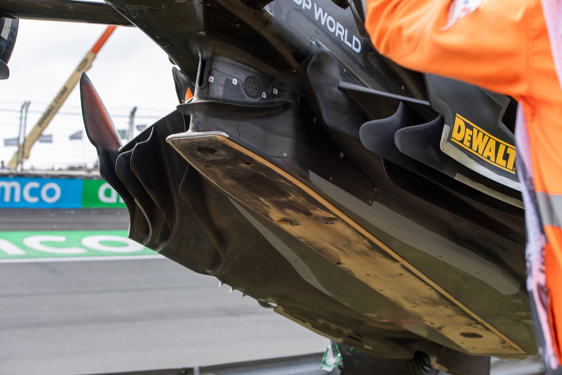 Unfall zwischen Daniel Ricciardo und Oscar Piastri in FP2; Formel 1 GP Holland / Zandvoort. Freitag, 25.08.2023