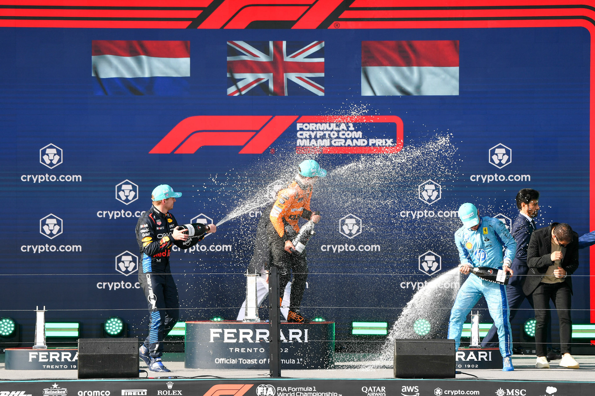 Max Verstappen #1, Oracle Red Bull Racing, Charles Leclerc #16, Scuderia Ferrari, Lando Norris #4, McLaren Formula 1 Team auf dem Podium; Formel 1 GP Miami / USA. 05.05.2024