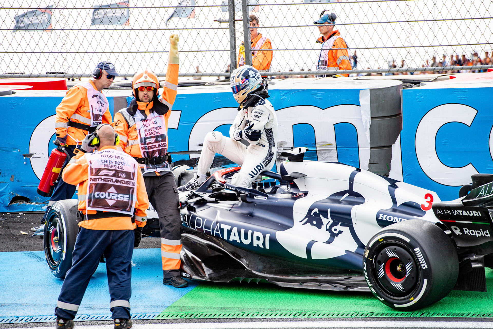 Unfall zwischen Daniel Ricciardo und Oscar Piastri in FP2; Formel 1 GP Holland / Zandvoort. Freitag, 25.08.2023