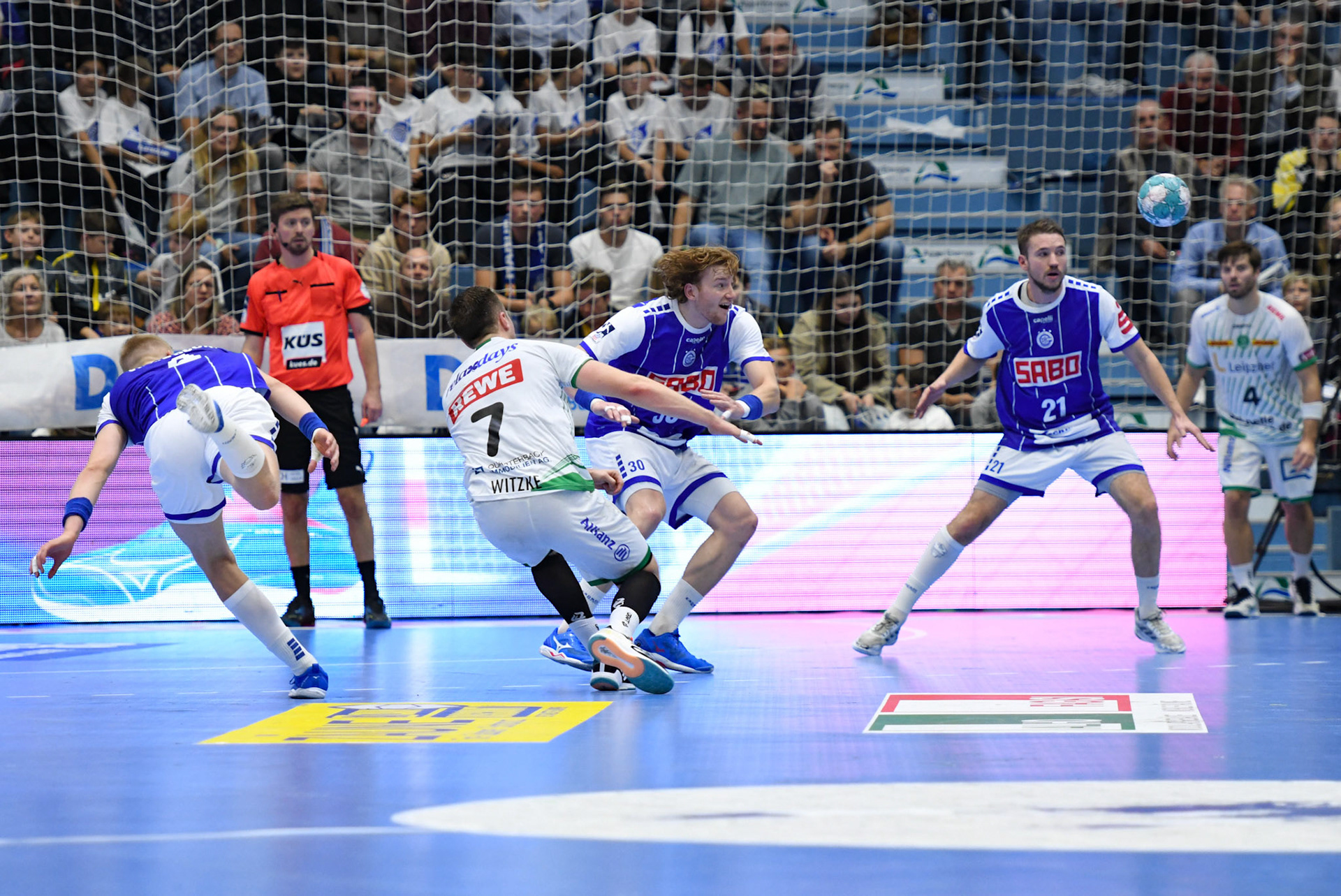 Tom Kiesler #30;  Handball Bundesliga; VfL Gummersbach - SCDHFK Leipzig 09.10.2022