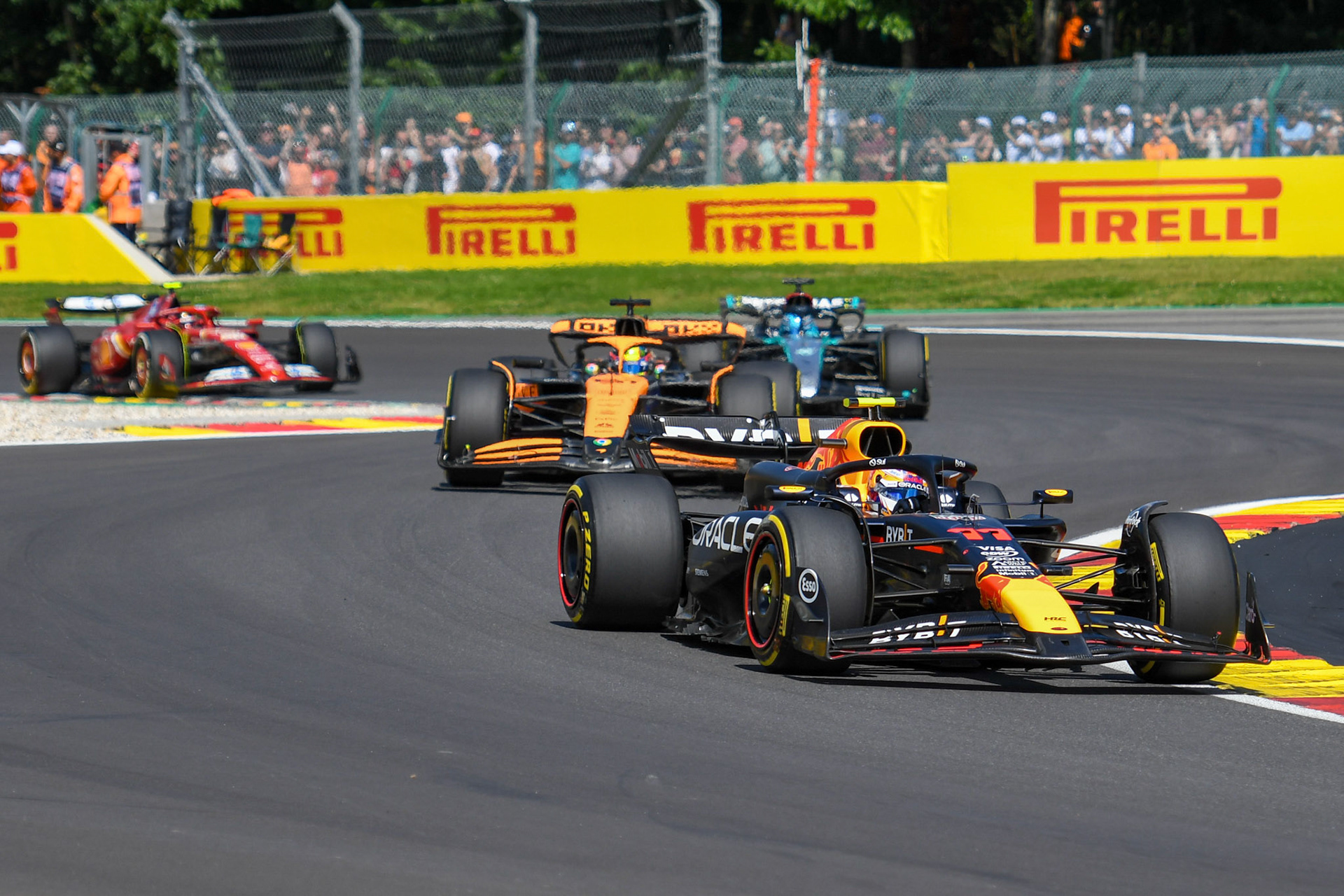 Sergio Perez #11, Oracle Red Bull Racing und Oscar Piastri #81, McLaren Formula 1 Team;Formel 1 GP Spa / Belgien. Sonntag, 28.07.2024