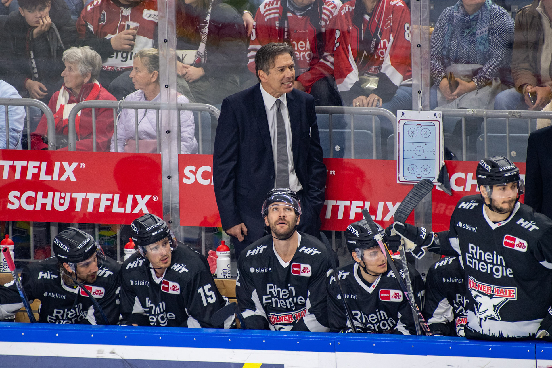 Uwe Krupp; DEL Kölner Haie - Bremerhaven Fischtown Pinguins, 01.11.2023