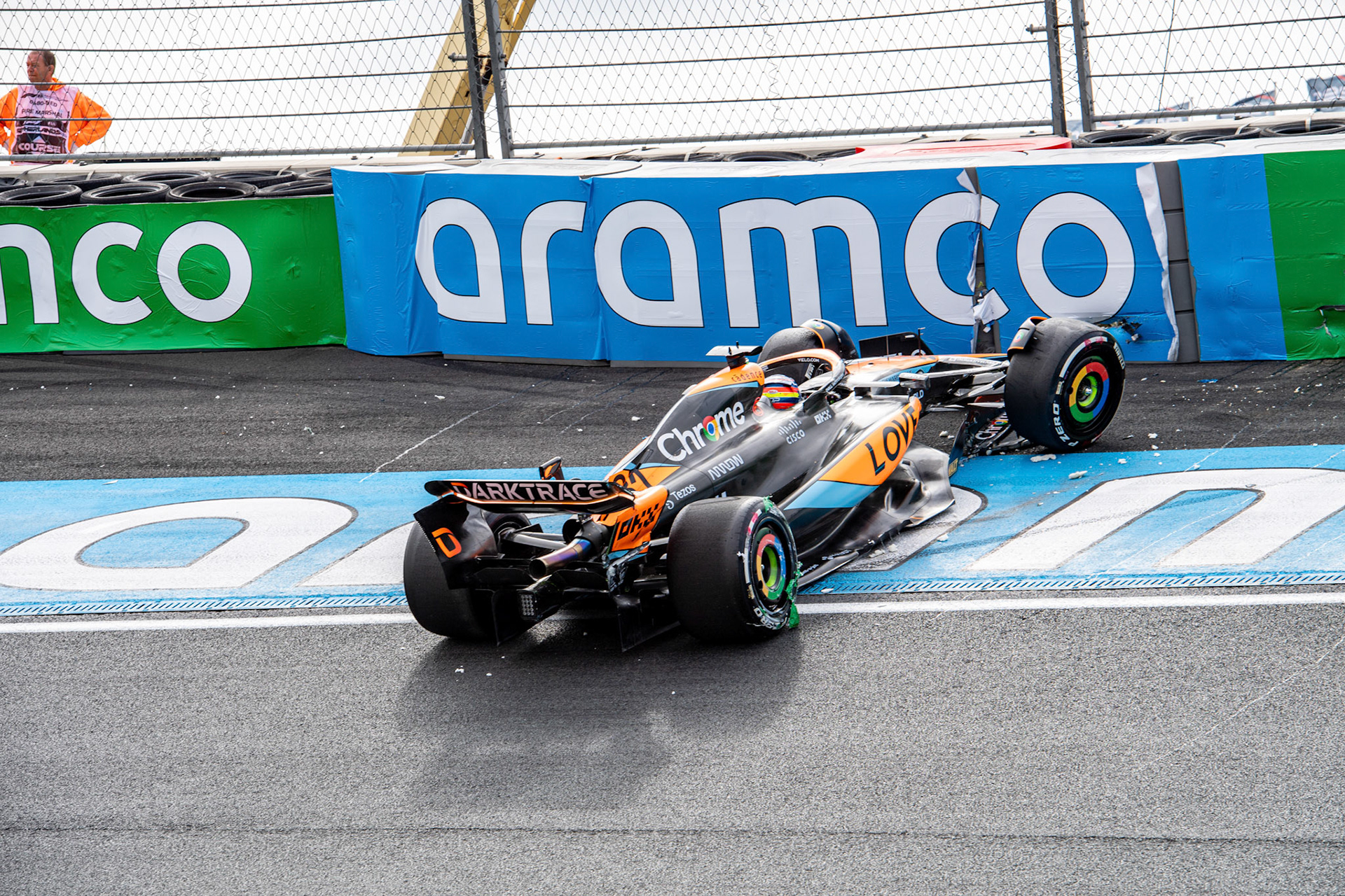 Unfall zwischen Daniel Ricciardo und Oscar Piastri in FP2; Formel 1 GP Holland / Zandvoort. Freitag, 25.08.2023