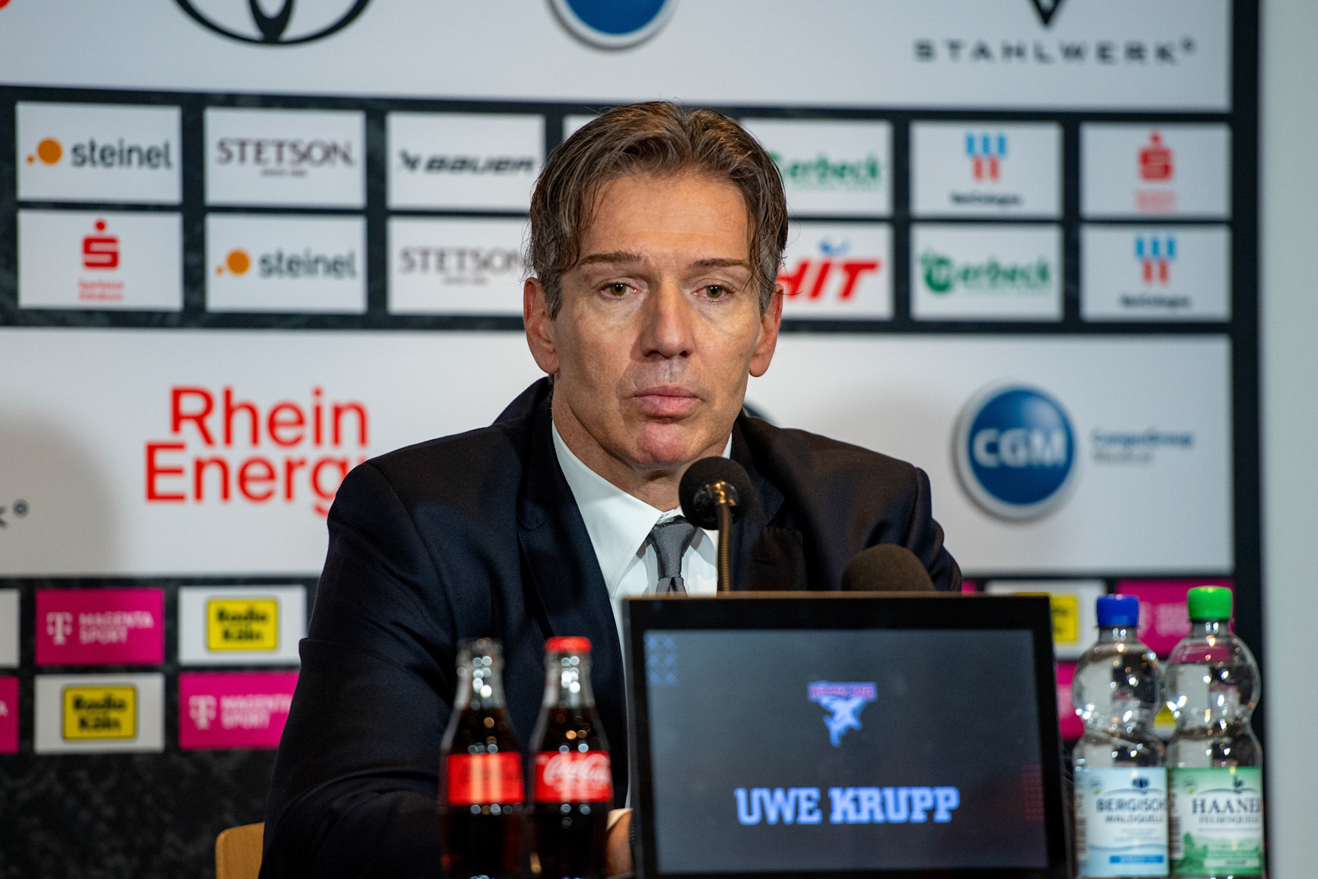 Uwe Krupp, Trainer der Koelner Haie; DEL Kölner Haie - Bremerhaven Fischtown Pinguins, 01.11.2023