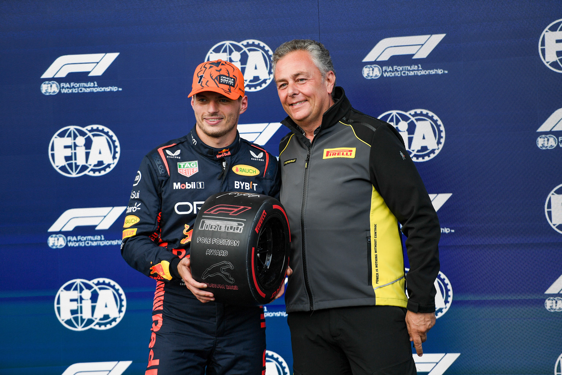 Max Verstappen, Red Bull Racing und Mario Isola, Pirelli;Formel 1 GP Spa Francorchamps/ Belgien. Freitag, 28.07.2023