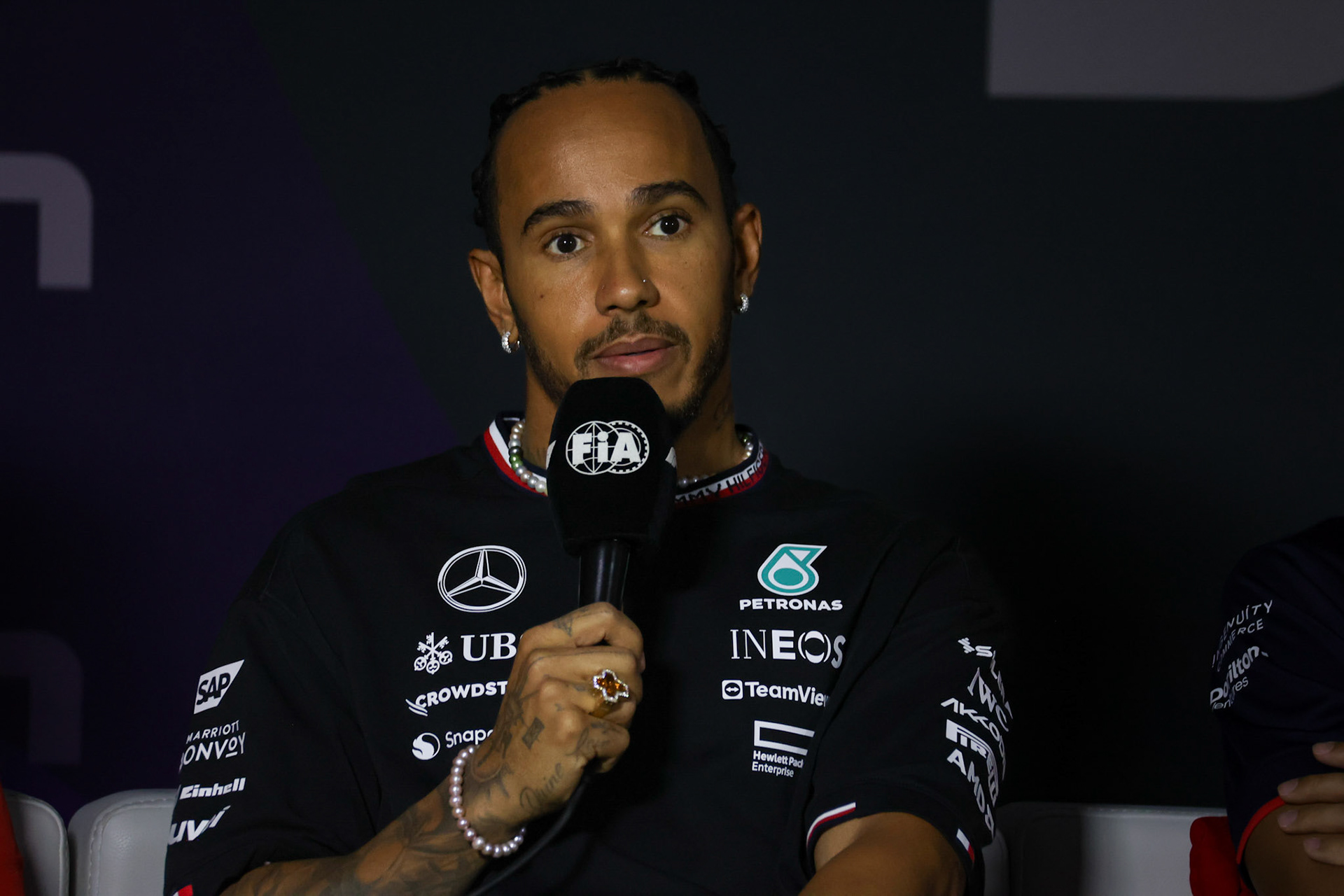Lewis Hamilton #44, Mercedes-AMG Petronas F1 Team in der Pressekonferenz; Formel 1 GP Bahrain. Mittwoch 28.02.2024