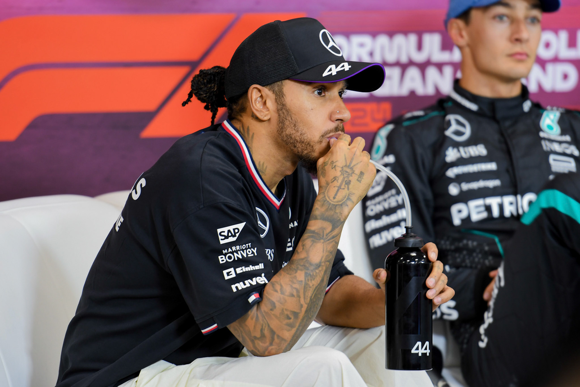 Lewis Hamilton #44, Mercedes-AMG Petronas F1 Team und George Russell #63, Mercedes-AMG Petronas F1 Team in der Pressekonferenz;Formel 1 GP Spa / Belgien. Sonntag, 28.07.2024