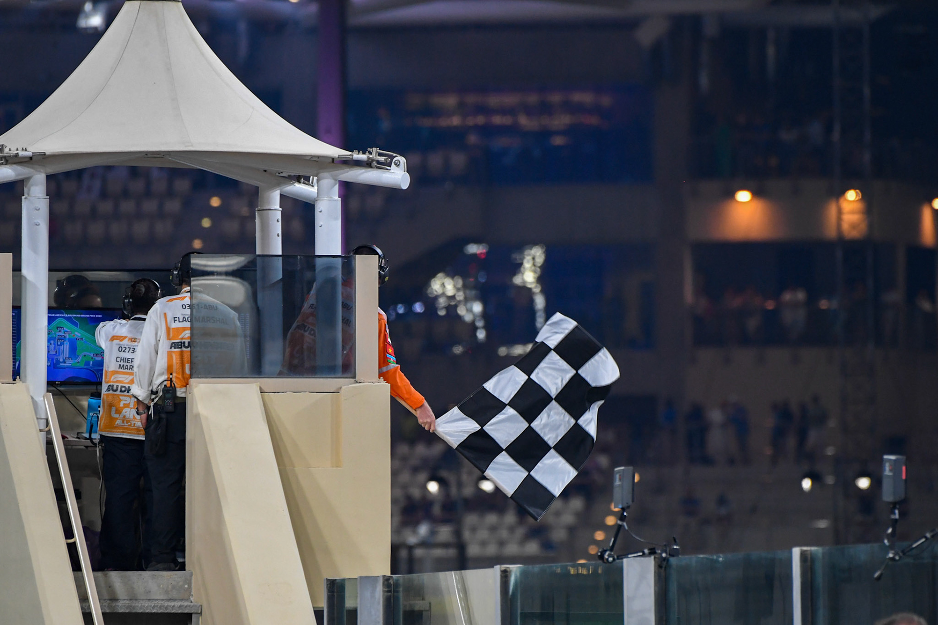 Karierte Flagge, Chequered Flag; Formel 1 GP Abu Dhabi. Freitag 24.11.2023