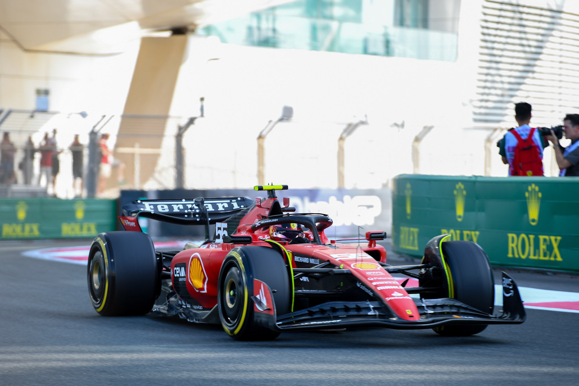Carlos Sainz (ESP) Scuderia Ferrari; Formel 1 GP Abu Dhabi. Samstag 25.11.2023