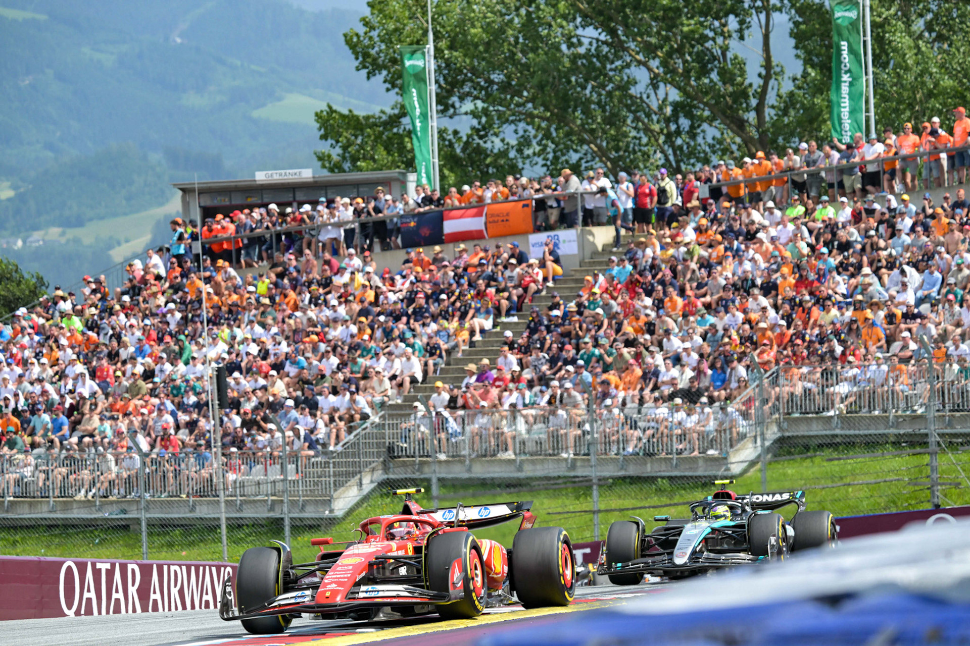 Carlos Sainz #55, Scuderia Ferrari und Lewis Hamilton #44, Mercedes-AMG Petronas F1 Team;Formel 1 GP Austria / Österreich. Sonntag, 30.06.2024