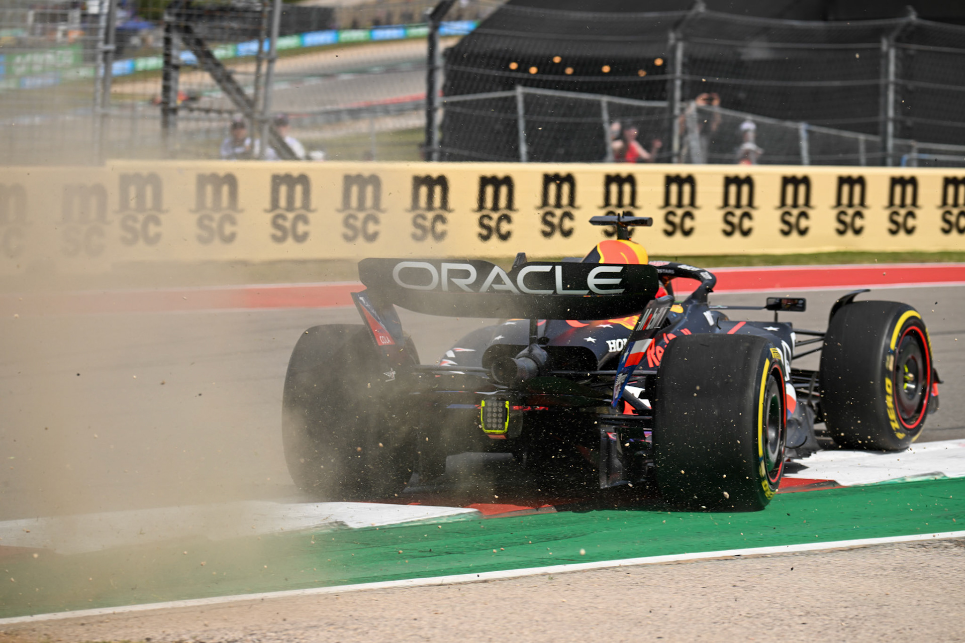 Max Verstappen´s 360 Grad Dreher im Sprint Shootout, (NED) Red Bull Racing;Formel 1 GP USA Austin Texas. Samstag 21.10.2023