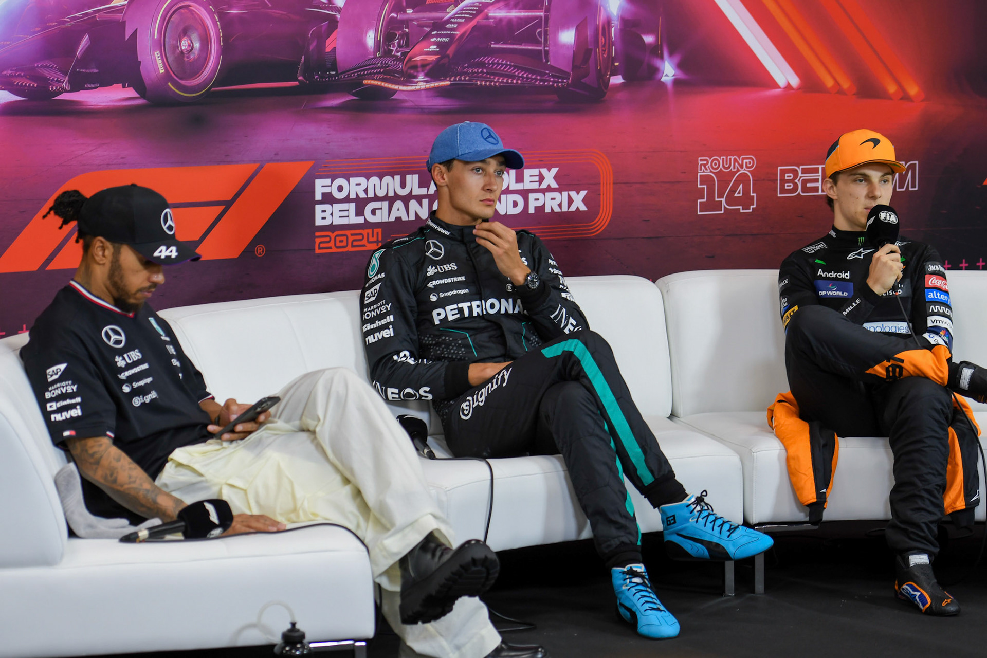 Lewis Hamilton #44, Mercedes-AMG Petronas F1 Team und George Russell #63, Mercedes-AMG Petronas F1 Team und Oscar Piastri #81, McLaren Formula 1 Team in der Pressekonferenz;Formel 1 GP Spa / Belgien. Sonntag, 28.07.2024