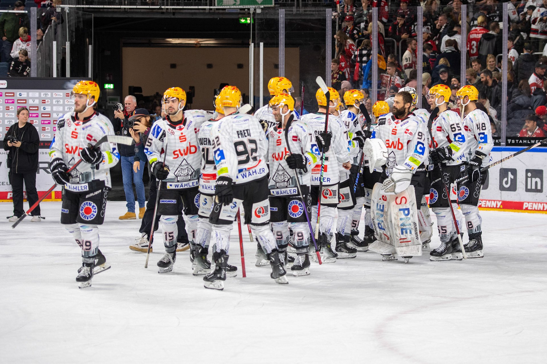 Bremerhaven Fischtown Pinguins; DEL Kölner Haie - Bremerhaven Fischtown Pinguins, 01.11.2023