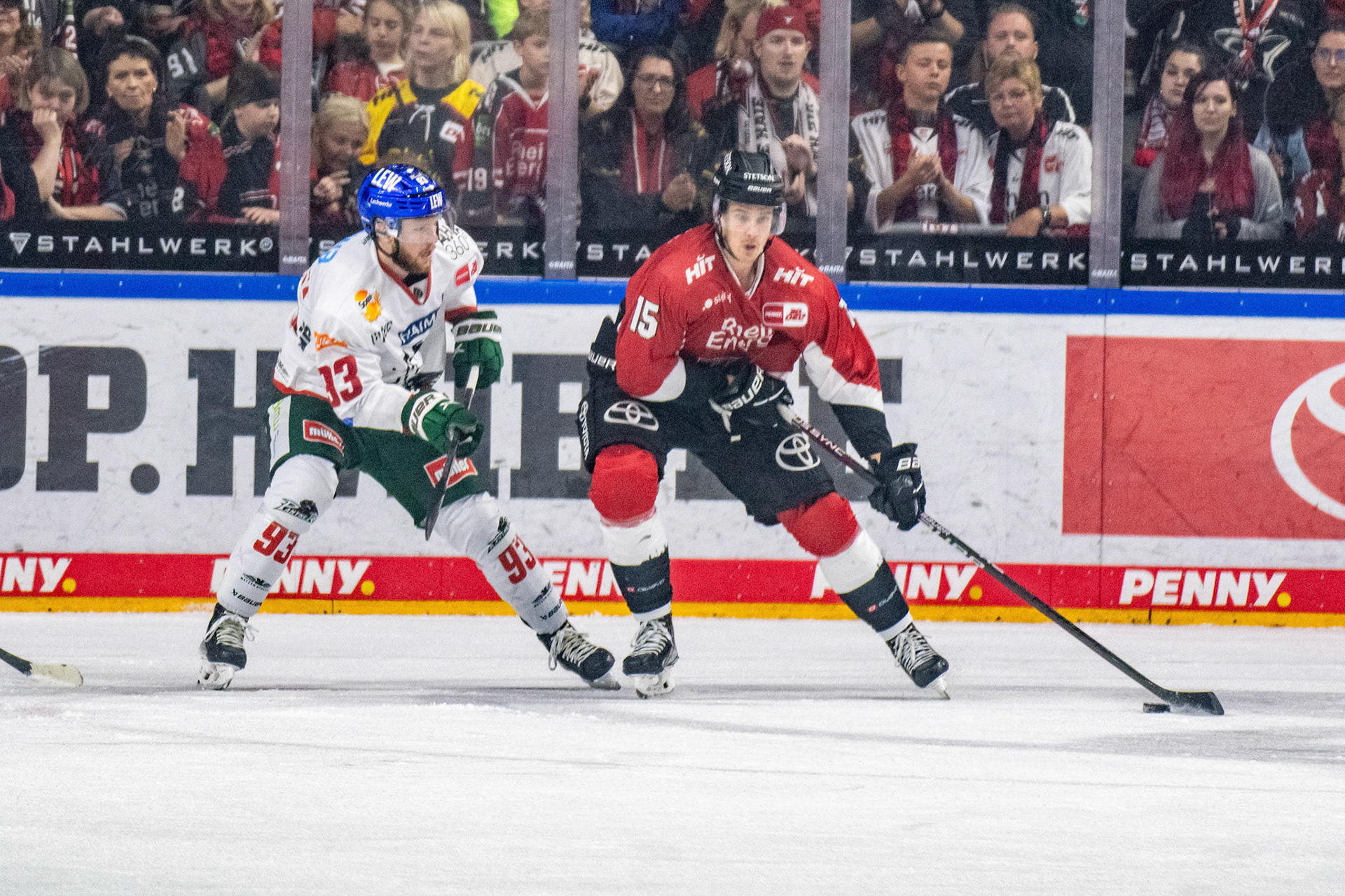 Louis Marc Aubry und Simon Sezemsky; DEL Kölner Haie - Augsburger Panther, 03.10.2023