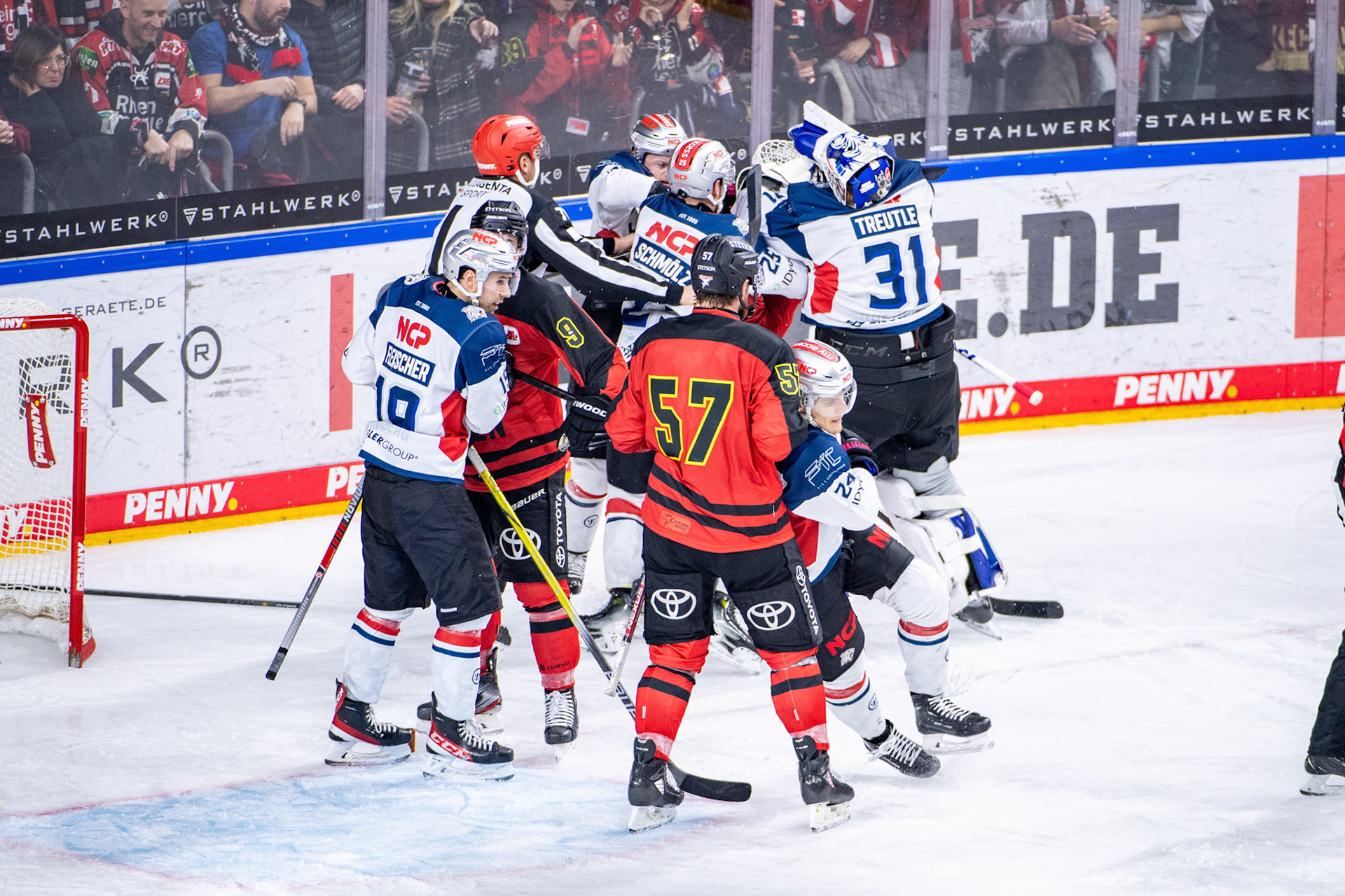 Koelner Haie eine Meinungsverschiedenheit; DEL Kölner Haie - Nürnberg Ice Tigers, 17.12.2023