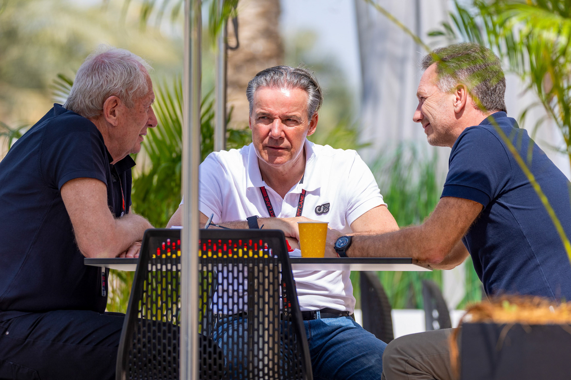 Dr Helmut Marko, Red Bull Motorsportkonsulent, Oracle Red Bull Racing, Christian Horner, Teamchef Oracle Red Bull Racing, Raymond Vermeulen, Manager von Max Verstappen; Formel 1 Pre-Season Tests Bahrain. Freitag, 23.02.2024