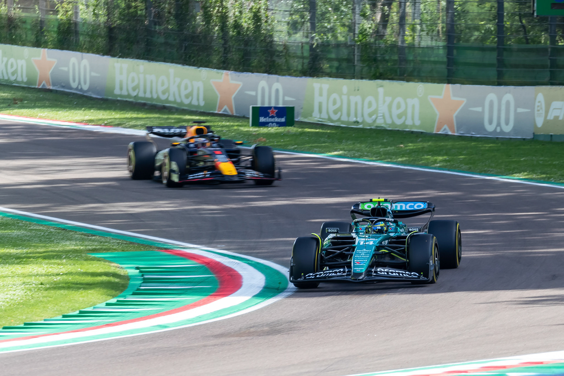 Fernando Alonso #14, Aston Martin Aramco F1 Team und Max Verstappen #1, Oracle Red Bull Racing; F1 GP Imola / Italien Freitag, 17.05.2024