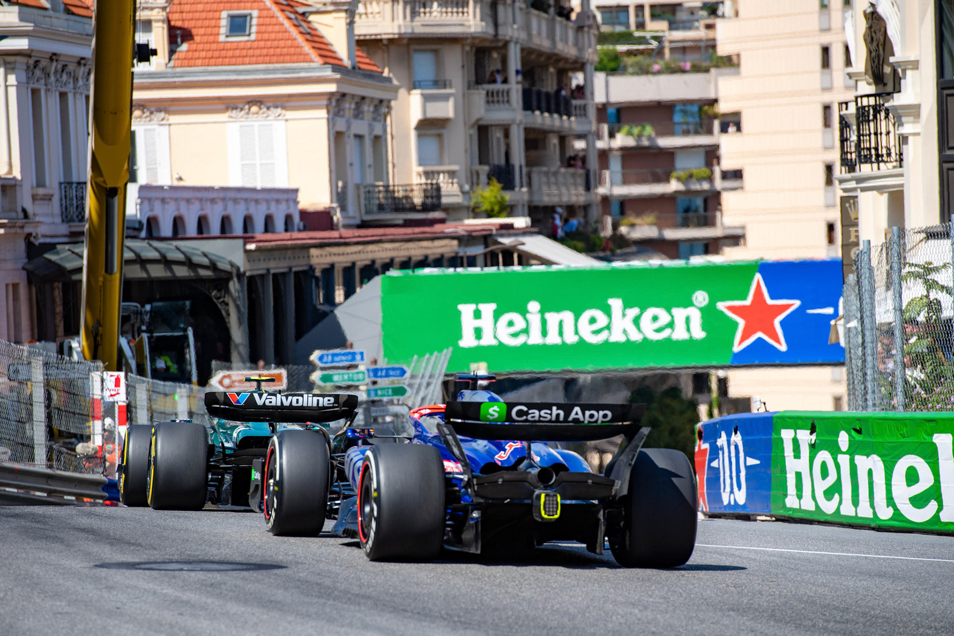 Fernando Alonso #14, Aston Martin Aramco F1 Team und Daniel Ricciardo, #3, Visa Cash App RB Formula One Team; Formel1 GP Monaco Sonntag, 26.05.2024