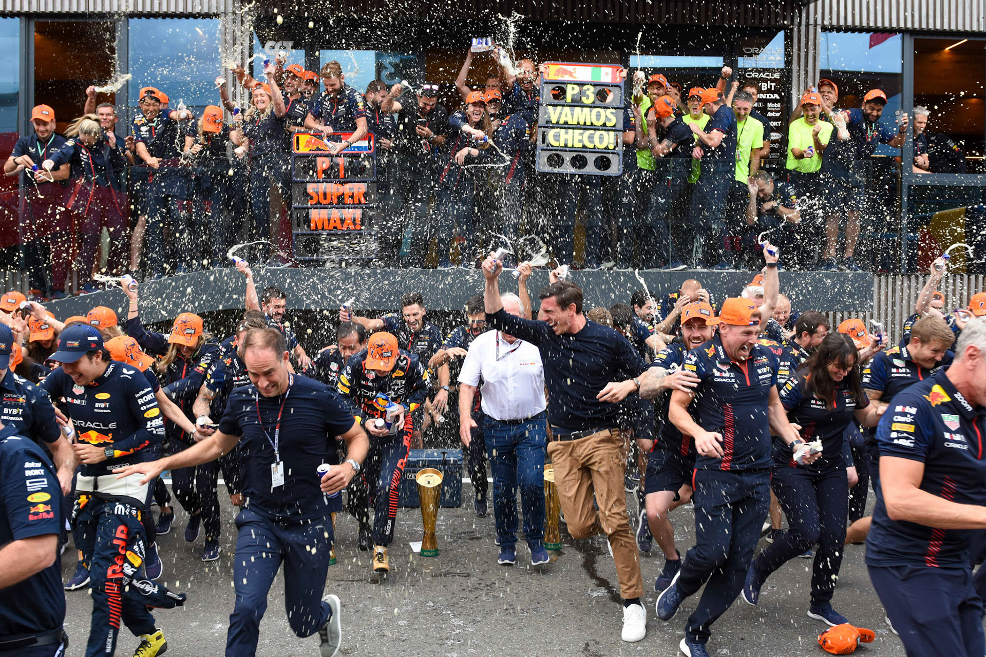 Red Bull Racing, Siegesfeier, Celebration; Formel 1 GP Austria / Österreich. Sonntag, 02.07.2023
