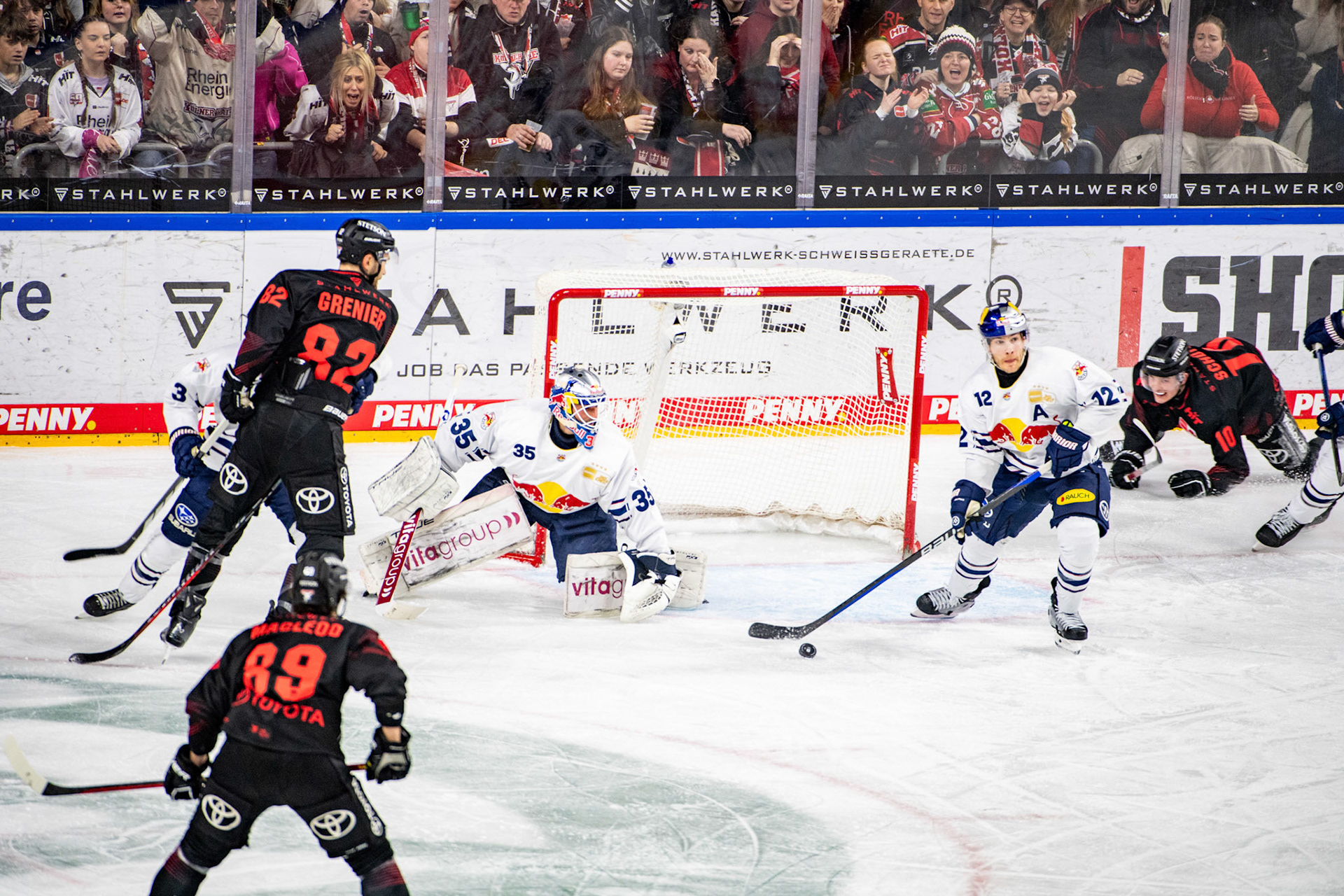 Mathias Niederberger, Benjamin Smith, Gregor Macleod, Alexandre Grenier, Justin Schuetz; DEL Kölner Haie - EHC Red Bull München, 05.01.2024