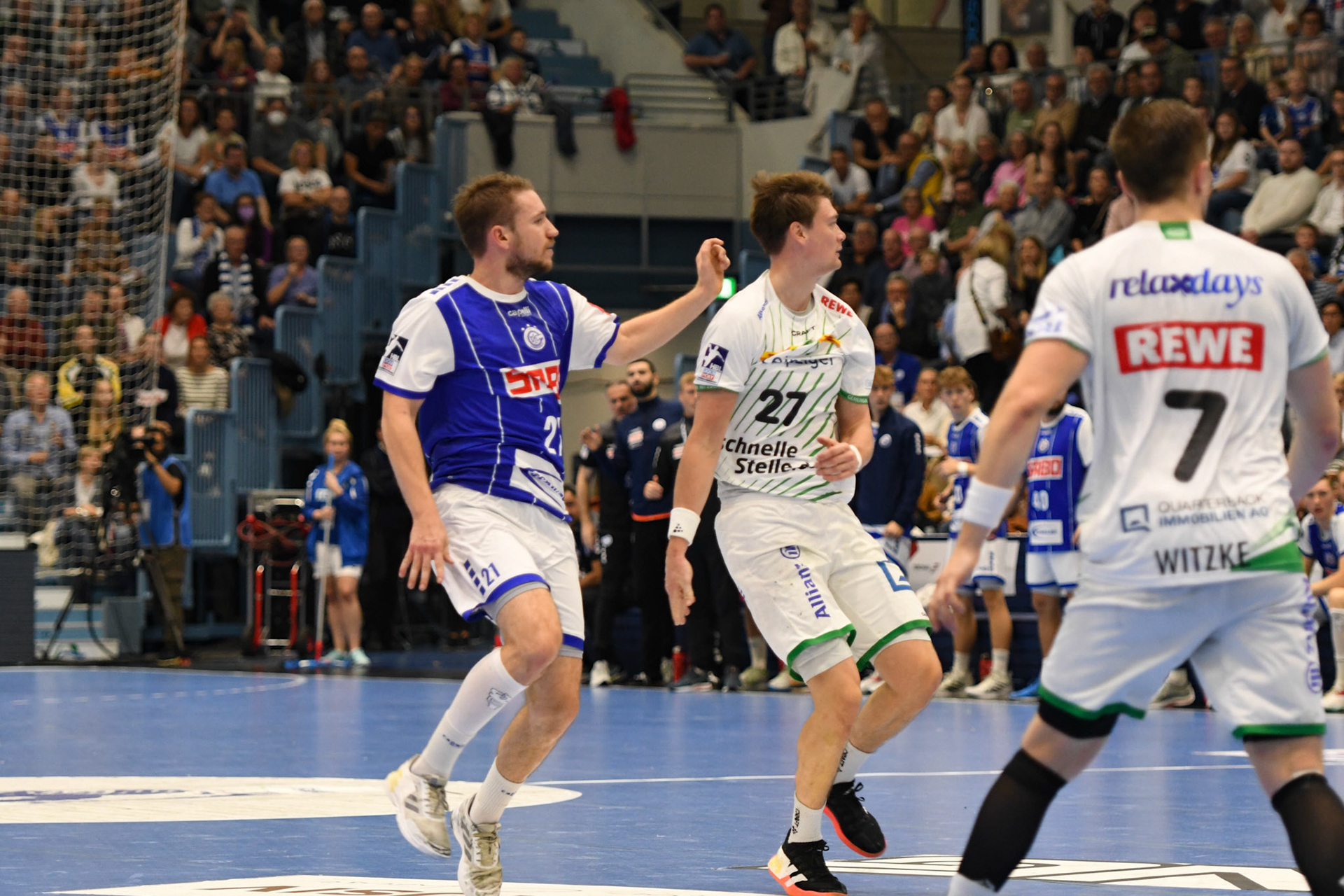 Oskar Sunnefeldt #27;  Handball Bundesliga; VfL Gummersbach - SCDHFK Leipzig 09.10.2022
