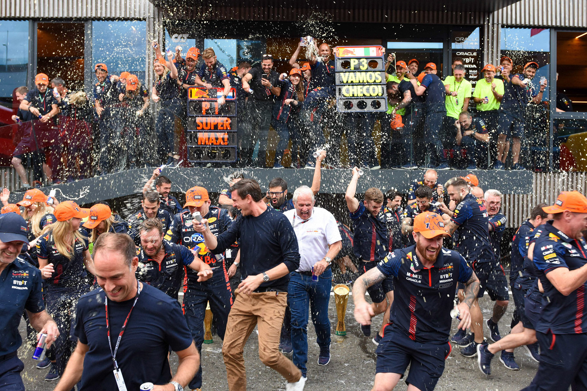 Red Bull Racing, Siegesfeier, Celebration; Formel 1 GP Austria / Österreich. Sonntag, 02.07.2023