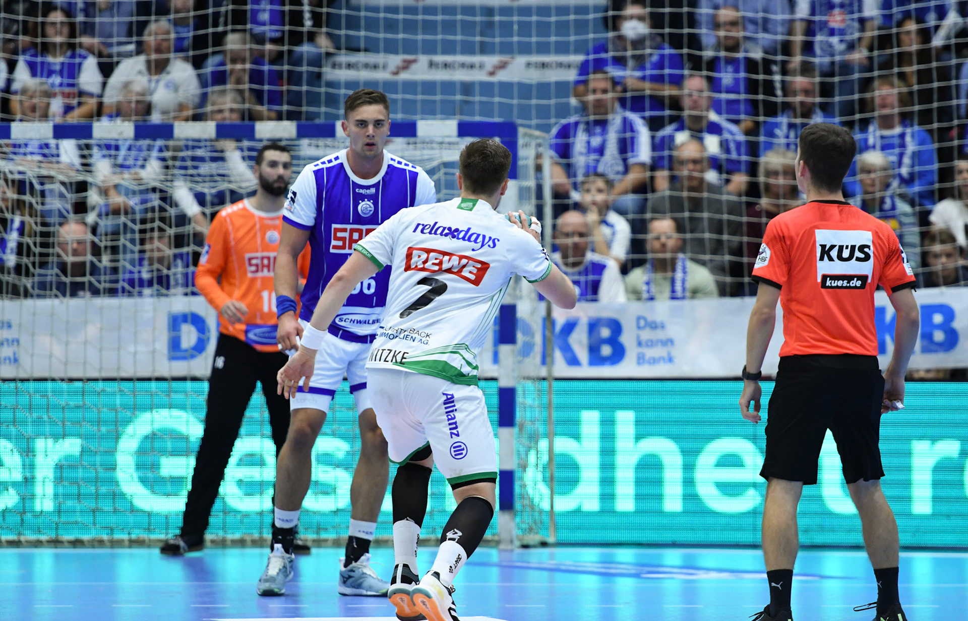 Luca Witzke #7;  Handball Bundesliga; VfL Gummersbach - SCDHFK Leipzig 09.10.2022