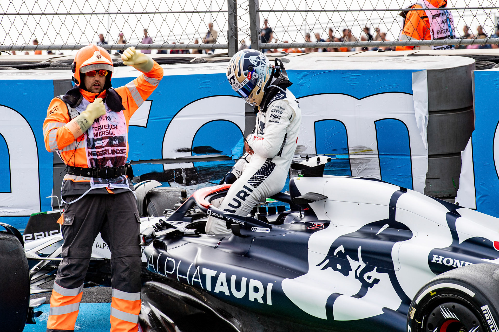 Unfall zwischen Daniel Ricciardo und Oscar Piastri in FP2; Formel 1 GP Holland / Zandvoort. Freitag, 25.08.2023