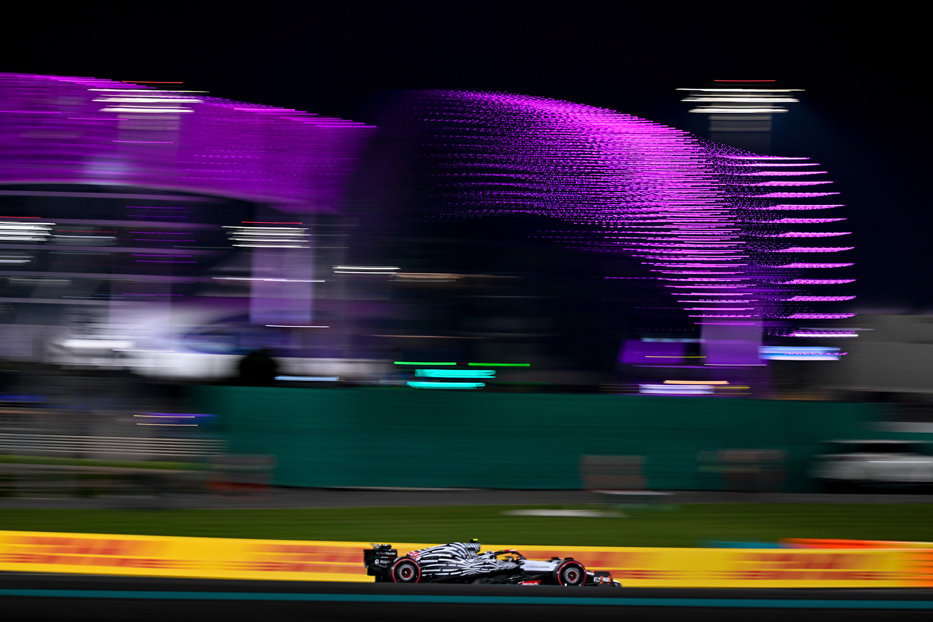 Yuki Tsunoda (JPN) Scuderia Alpha Tauri;Formel 1 GP Abu Dhabi. Samstag 25.11.2023