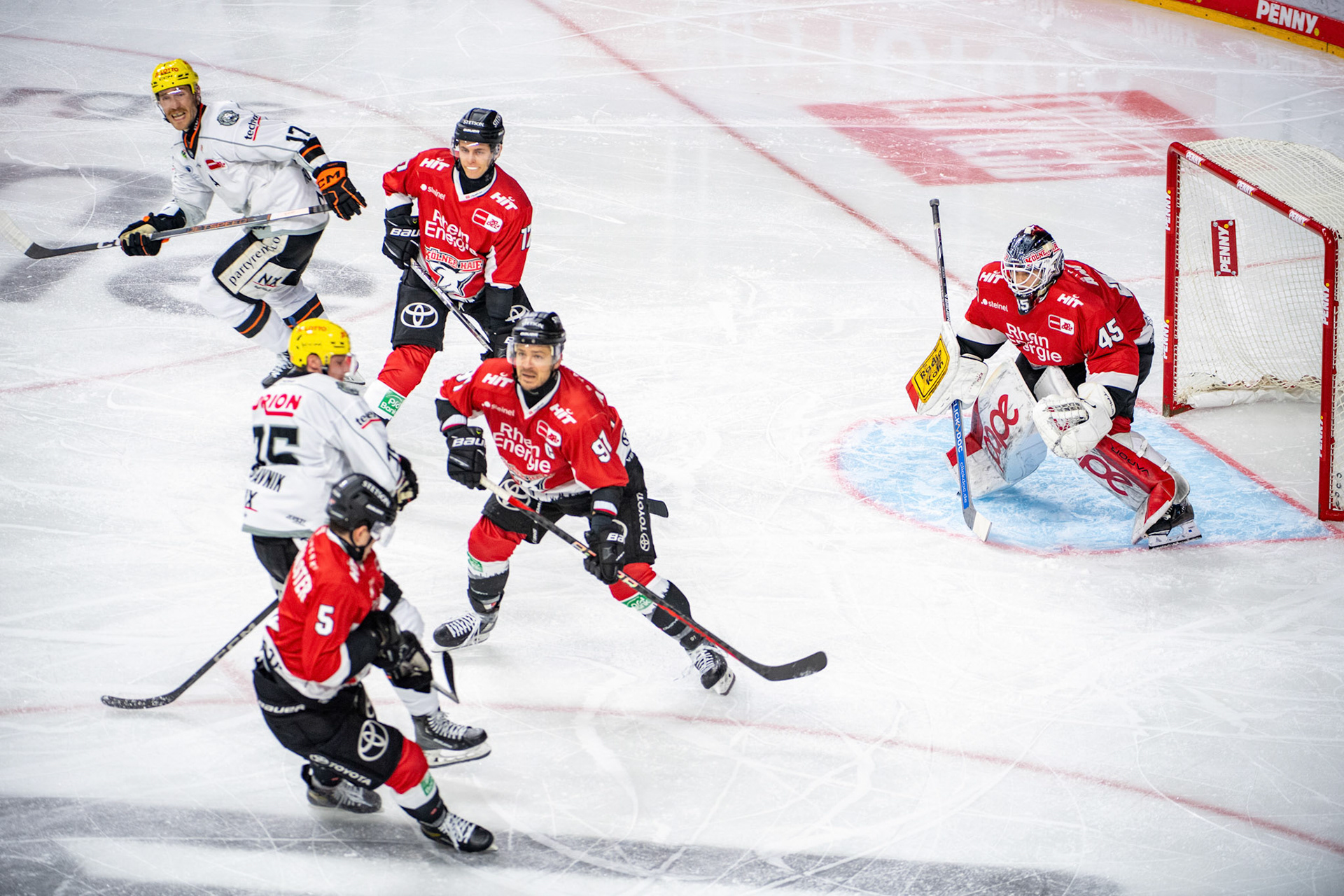Moritz Müller, Robin van Calster, Tobias Ancicka; DEL Kölner Haie - Frankfurter Löwen, 16.02.2024