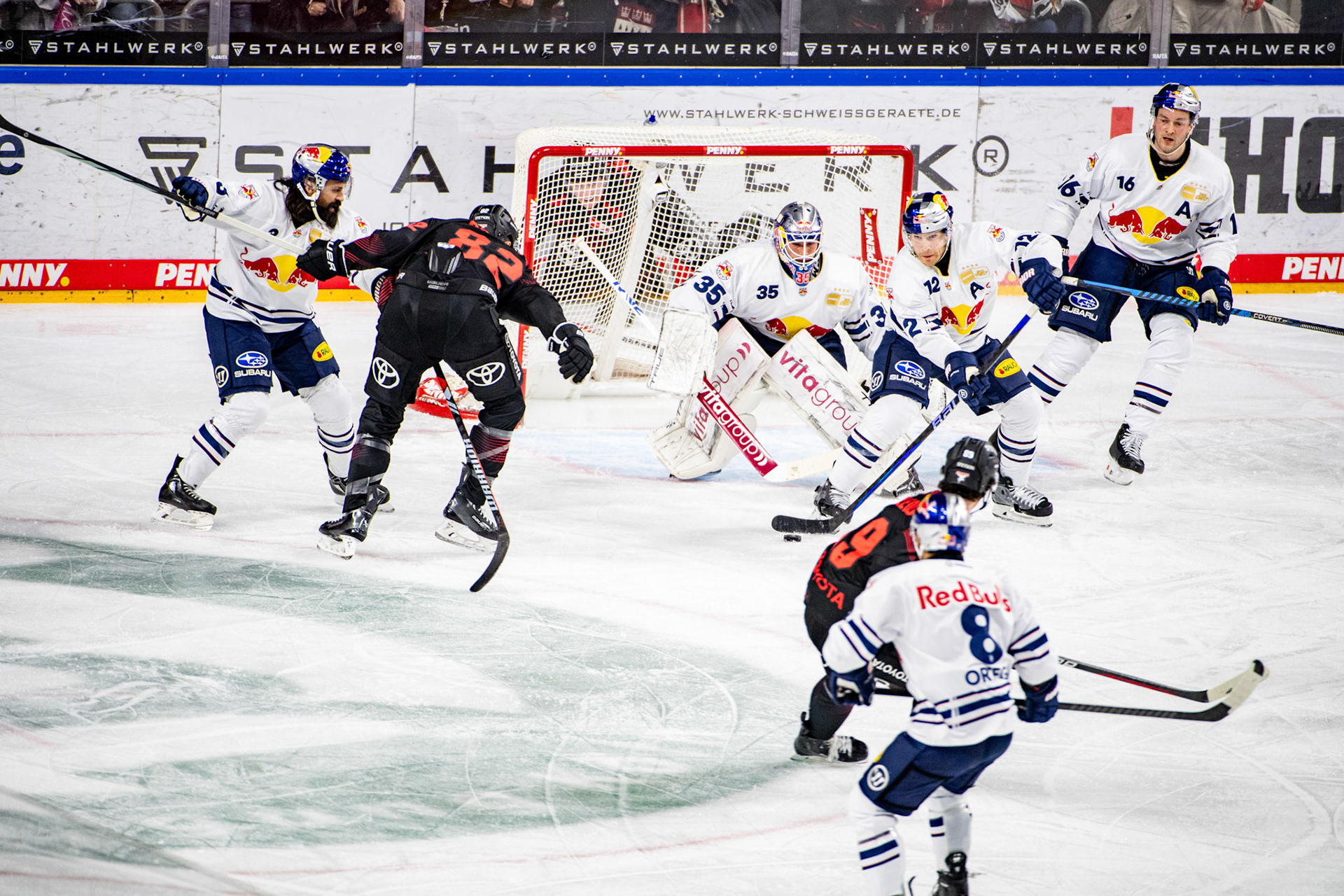 Alexandre Grenier, Mathias Niederberger, Benjamin SmithAustin Ortega, Konrad Abeltshauser; DEL Kölner Haie - EHC Red Bull München, 05.01.2024
