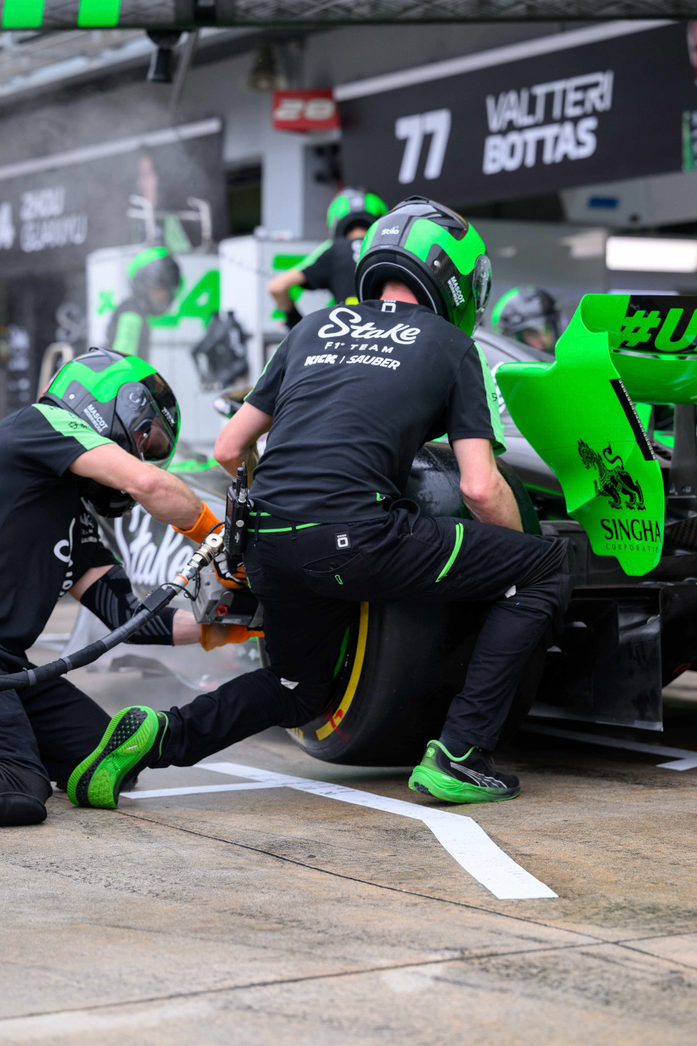 Stake F1 Team Kick Sauber Mechaniker üben den Pitstop; F1 GP Imola / Italien Donnerstag, 16.05.2024