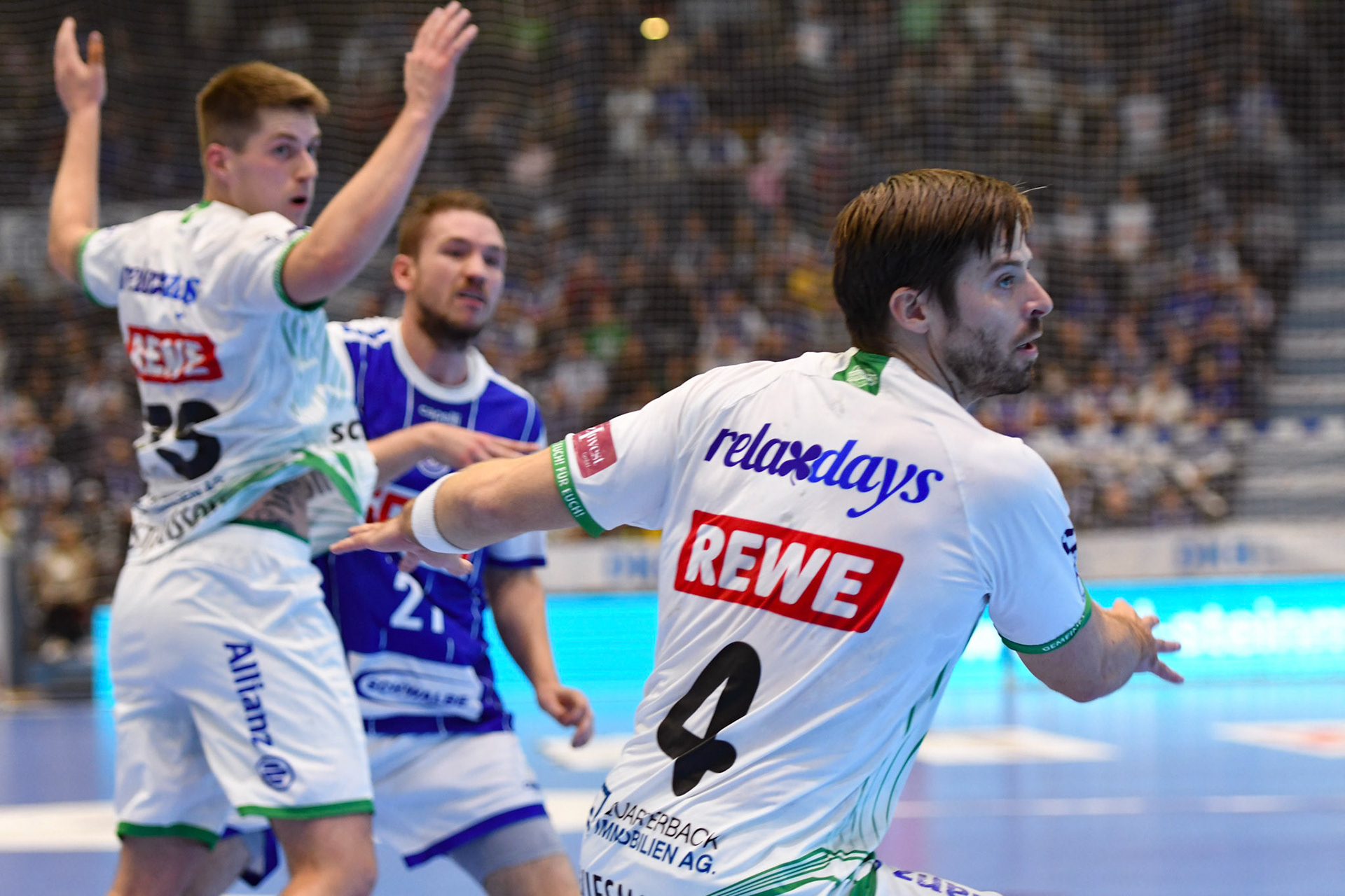 Dominik Mappes #21; Handball Bundesliga; VfL Gummersbach - SCDHFK Leipzig 09.10.2022