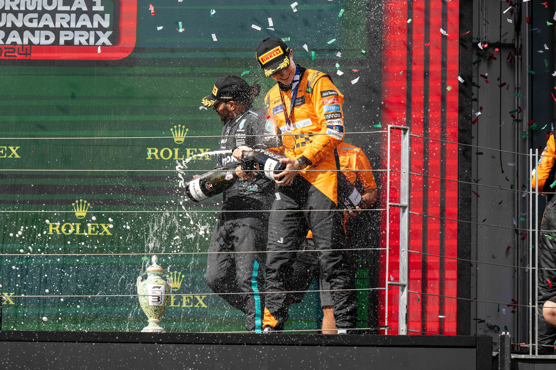 Lewis Hamilton #44, Mercedes-AMG Petronas F1 Team und Oscar Piastri #81, McLaren Formula 1 Team auf dem Podium.;Formel 1 Budapest / Ungarn