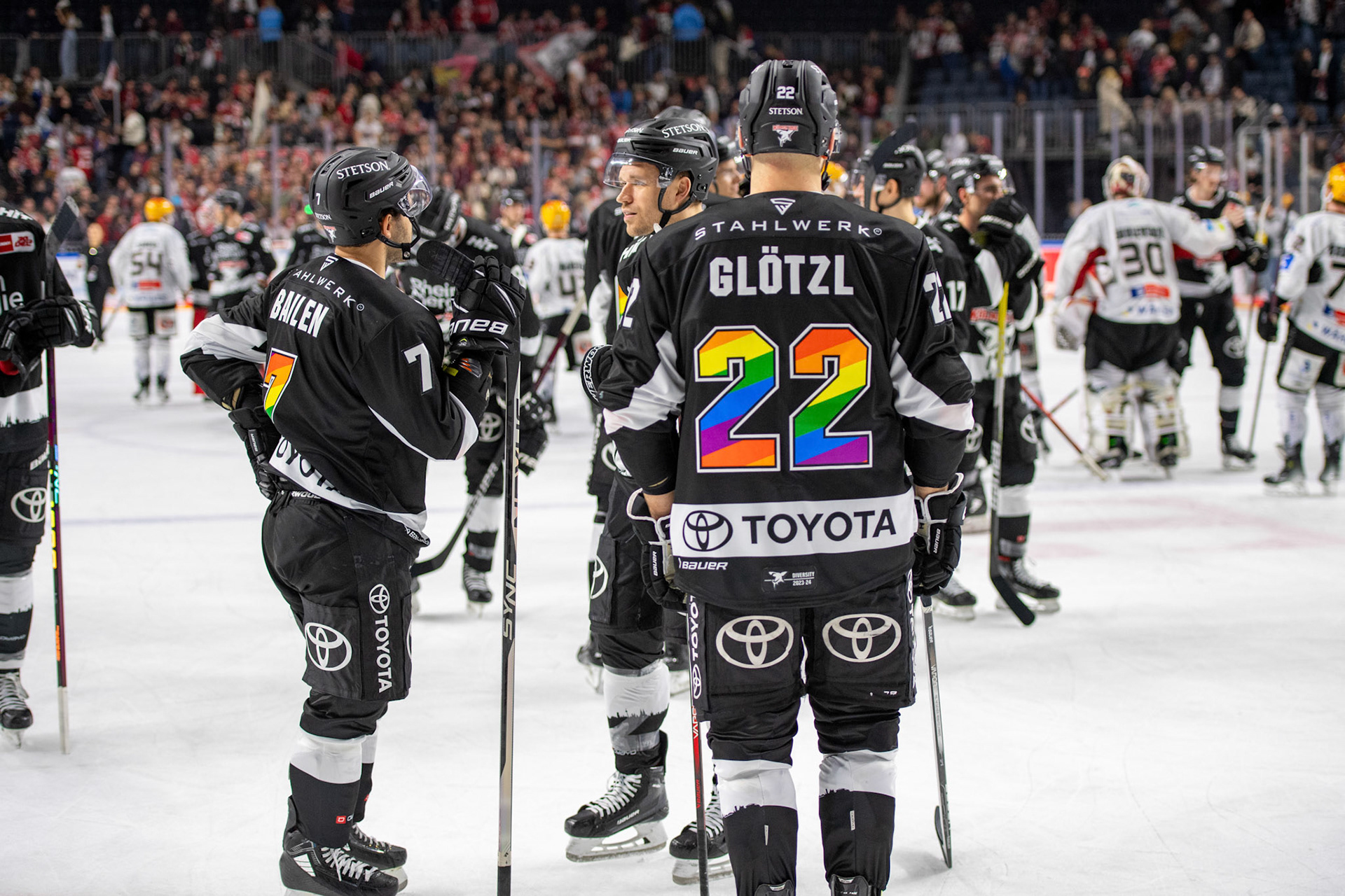 Koelner Haie; DEL Kölner Haie - Bremerhaven Fischtown Pinguins, 01.11.2023