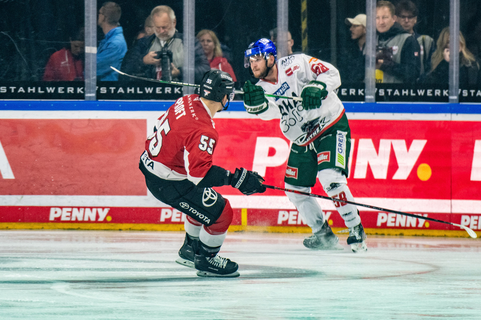 Carter Proft, Maximilian Renner; DEL Kölner Haie - Augsburger Panther, 03.10.2023