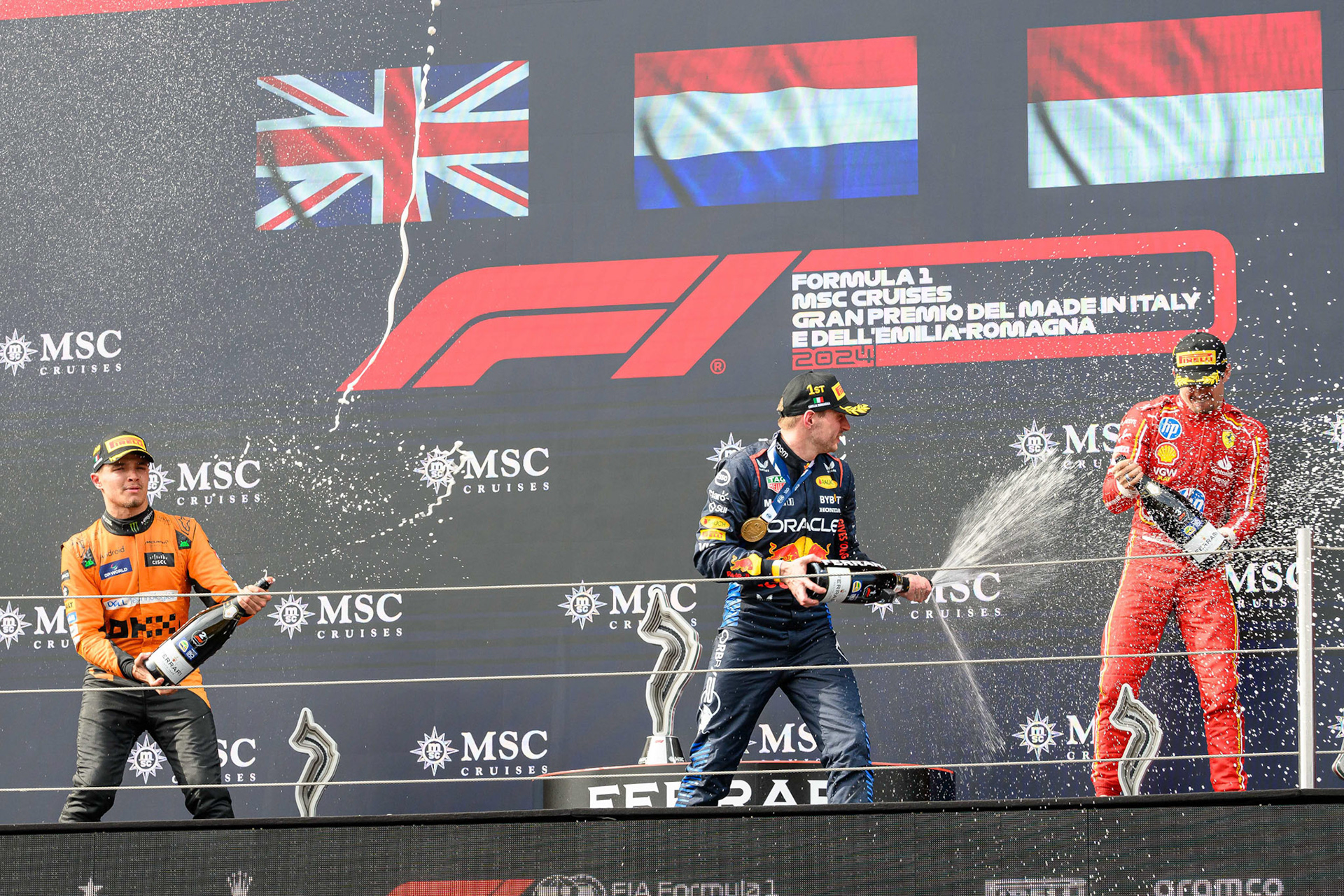 Lando Norris #4, McLaren Formula 1 Team und Max Verstappen #1, Oracle Red Bull Racing und Charles Leclerc #16, Scuderia Ferrari auf dem Podium.; F1 GP Imola / Italien Sonntag, 19.05.2024