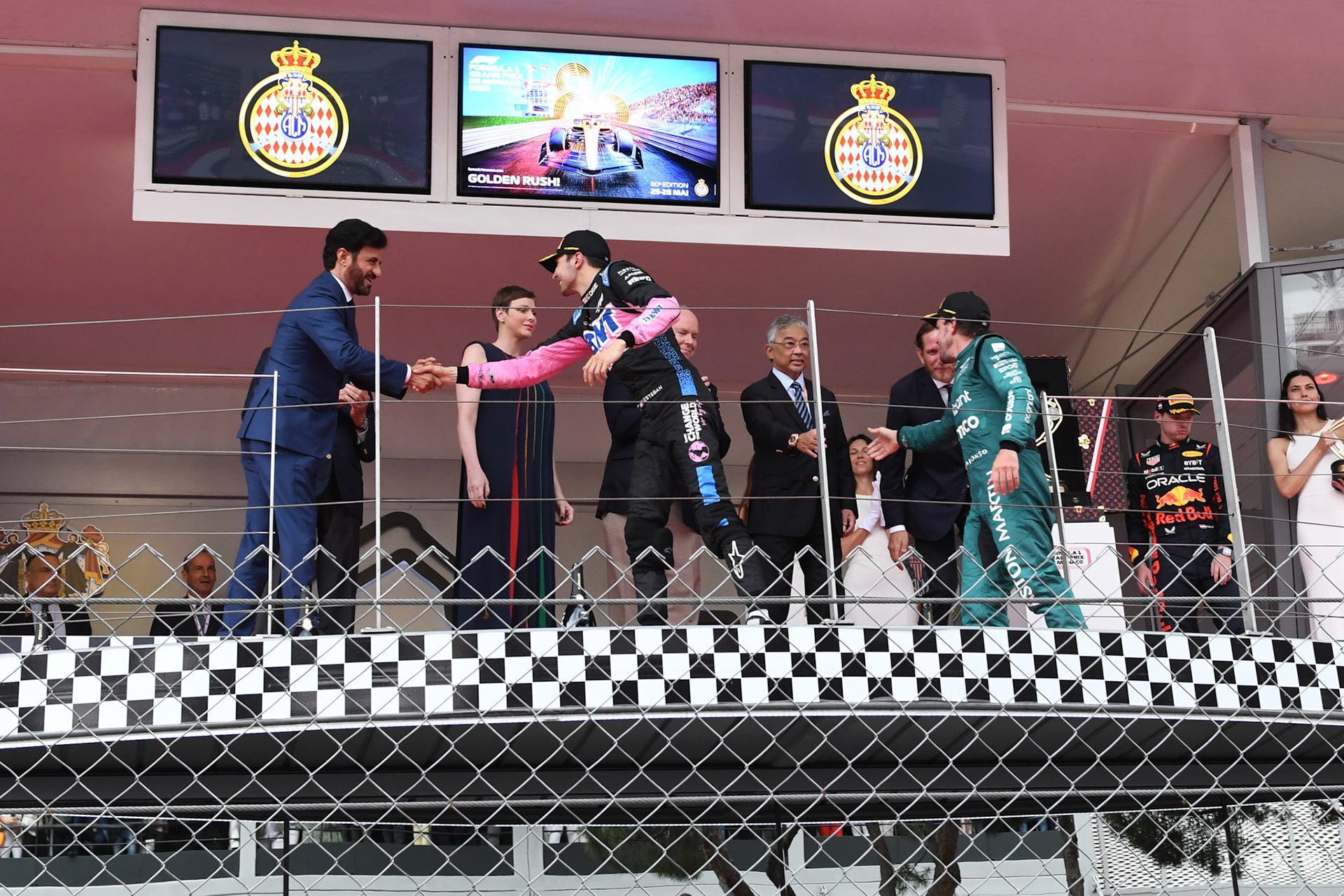 Esteban Ocon (FRA) Alpine F1 Team auf dem Podium; Formel 1 GP Monaco. Sonntag 28.05.2023