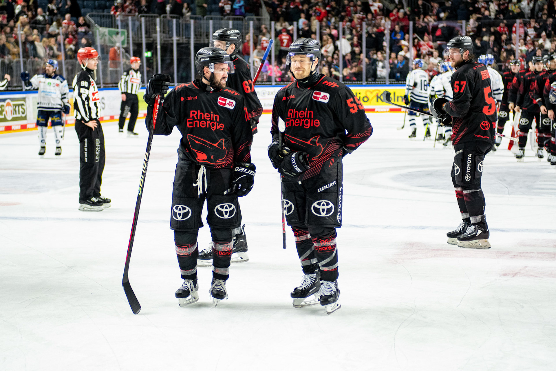 Enttäuscht, Carter Proft, Jason Bast, Brady Austin; DEL Kölner Haie - Iserlohn Roosters, 13.02.2024